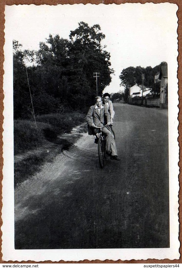 Photo Originale Vélo, Bicyclette, Biclou, Petite Reine, Cycle, Bécane & Copains à Bristol 1939 - A. Bird & R. Dutin - GB - Cyclisme