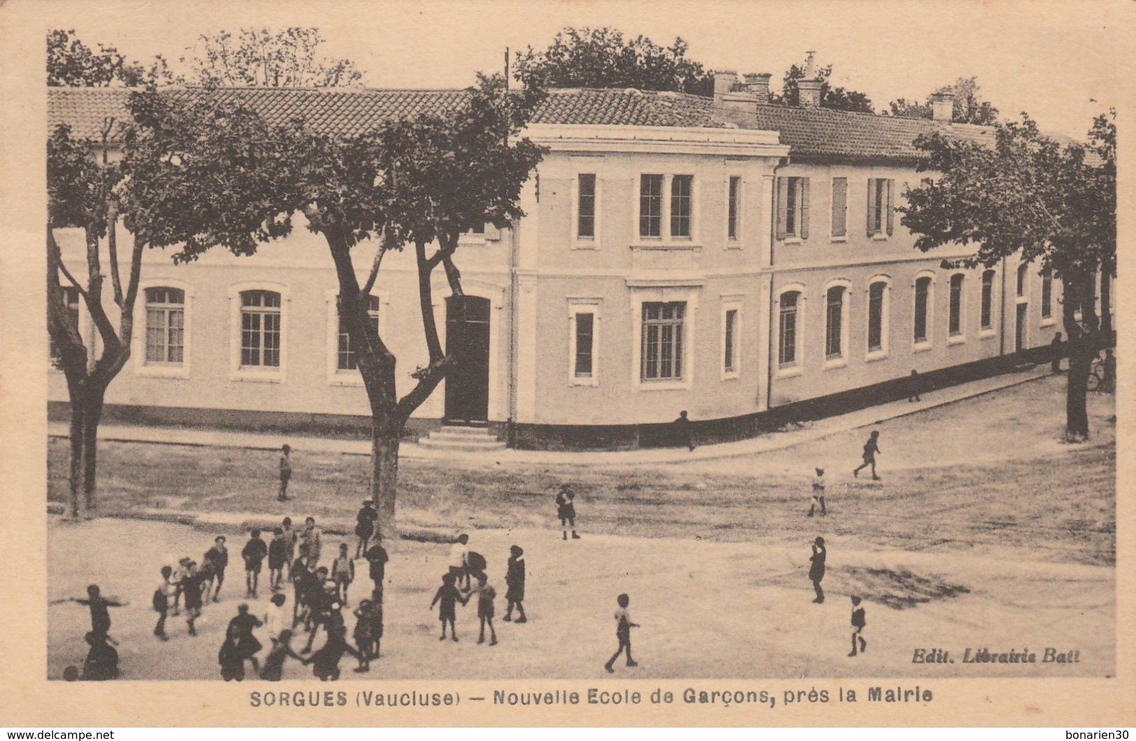 CPA  84 SORGUES NOUVELLE ECOLE DE GARCONS ANIMEE - Sorgues