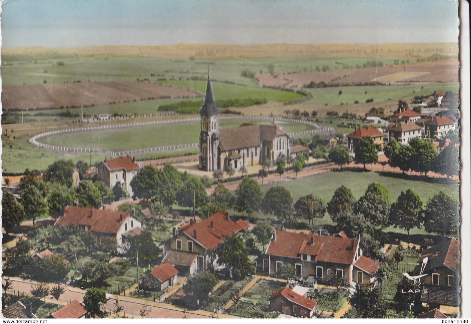 CPSM 54 GIRAUMONT LE STADE L'EGLISE  VUE AERIENNE - Autres & Non Classés