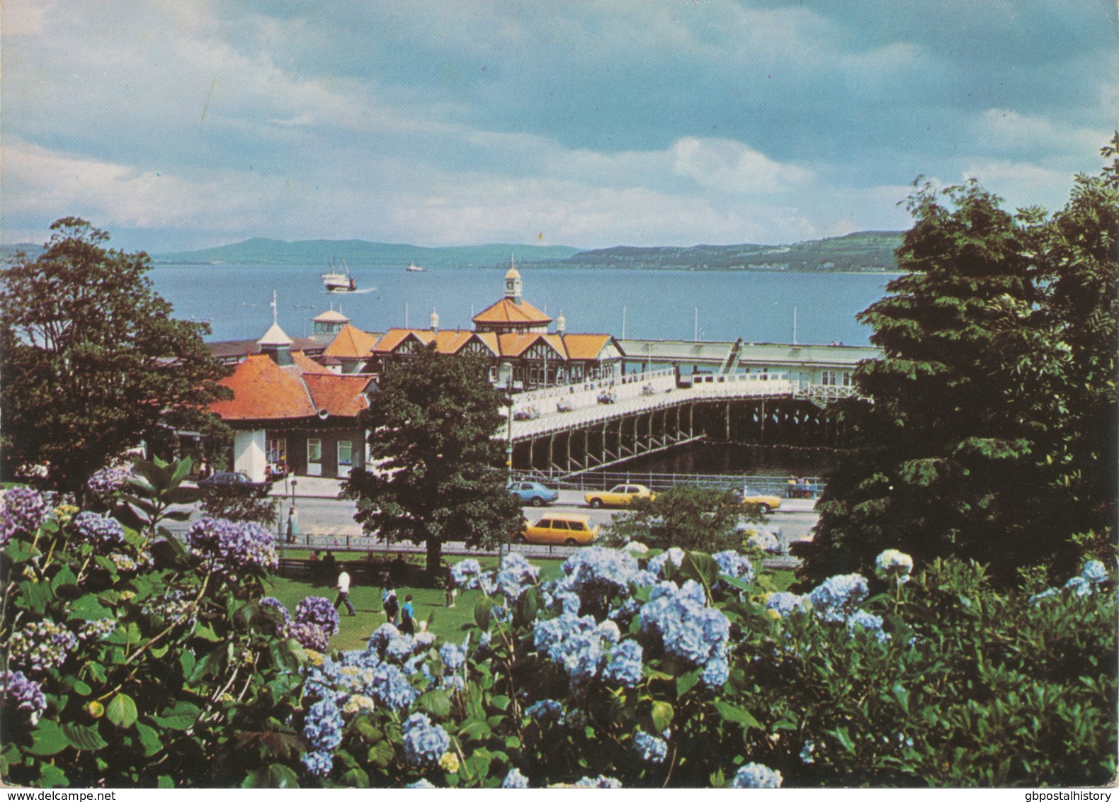 UK DUNOON Ca. 1980, Superb Mint Postcard DUNOON Pier From Castle Gardens (Braemar Films Ltd.) - Argyllshire