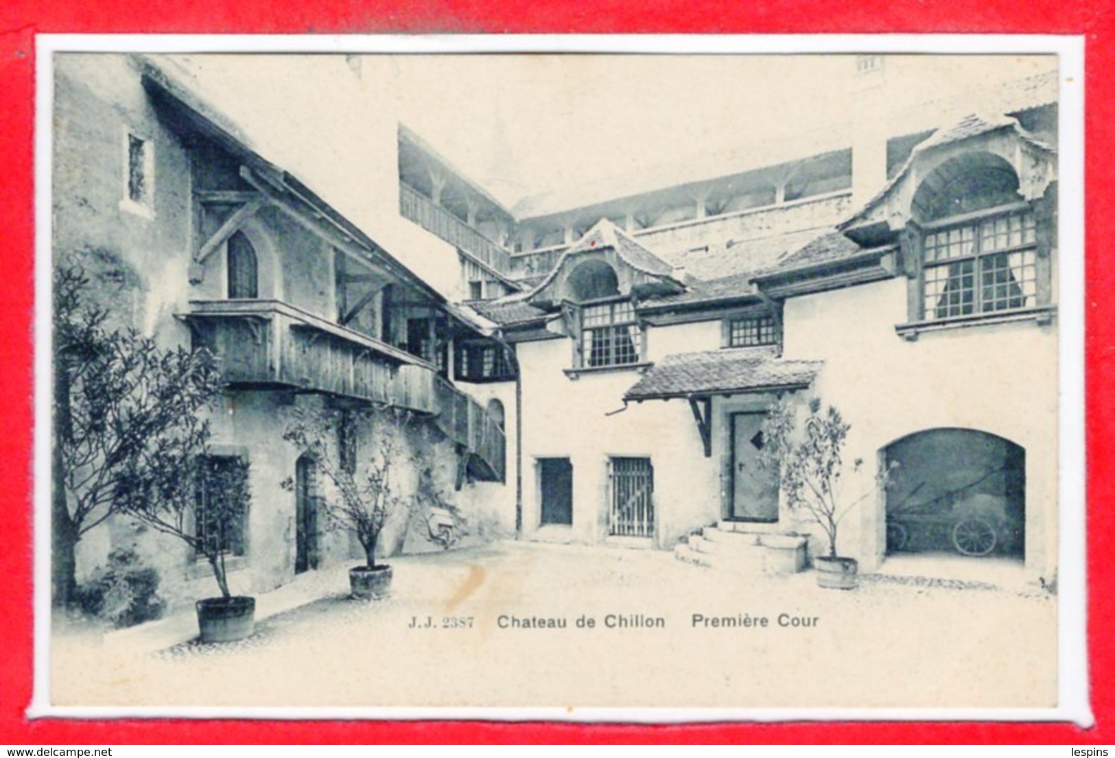 SUISSE -- VEYTAUX -- Chateau De Chillon - Premier Cour - Premier