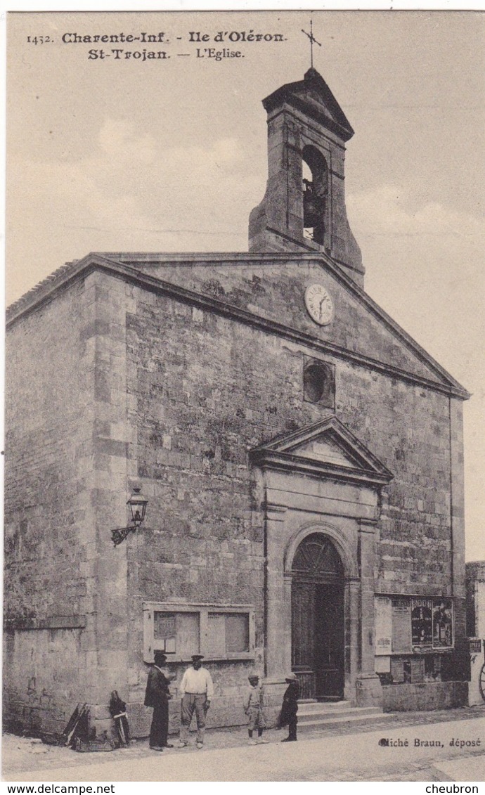 17.  ILE D'OLERON.  SAINT TROJAN. ANIMATION DEVANT L'EGLISE. - Ile D'Oléron