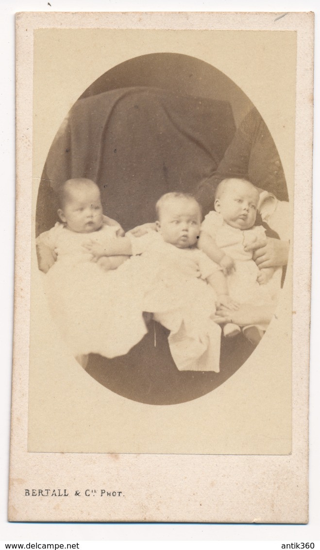 Photographie Ancienne XIXe CDV C. 1860 Portrait De Trois Bébés Triplés Jumeaux Twins Rare Photographe Bertall - Oud (voor 1900)