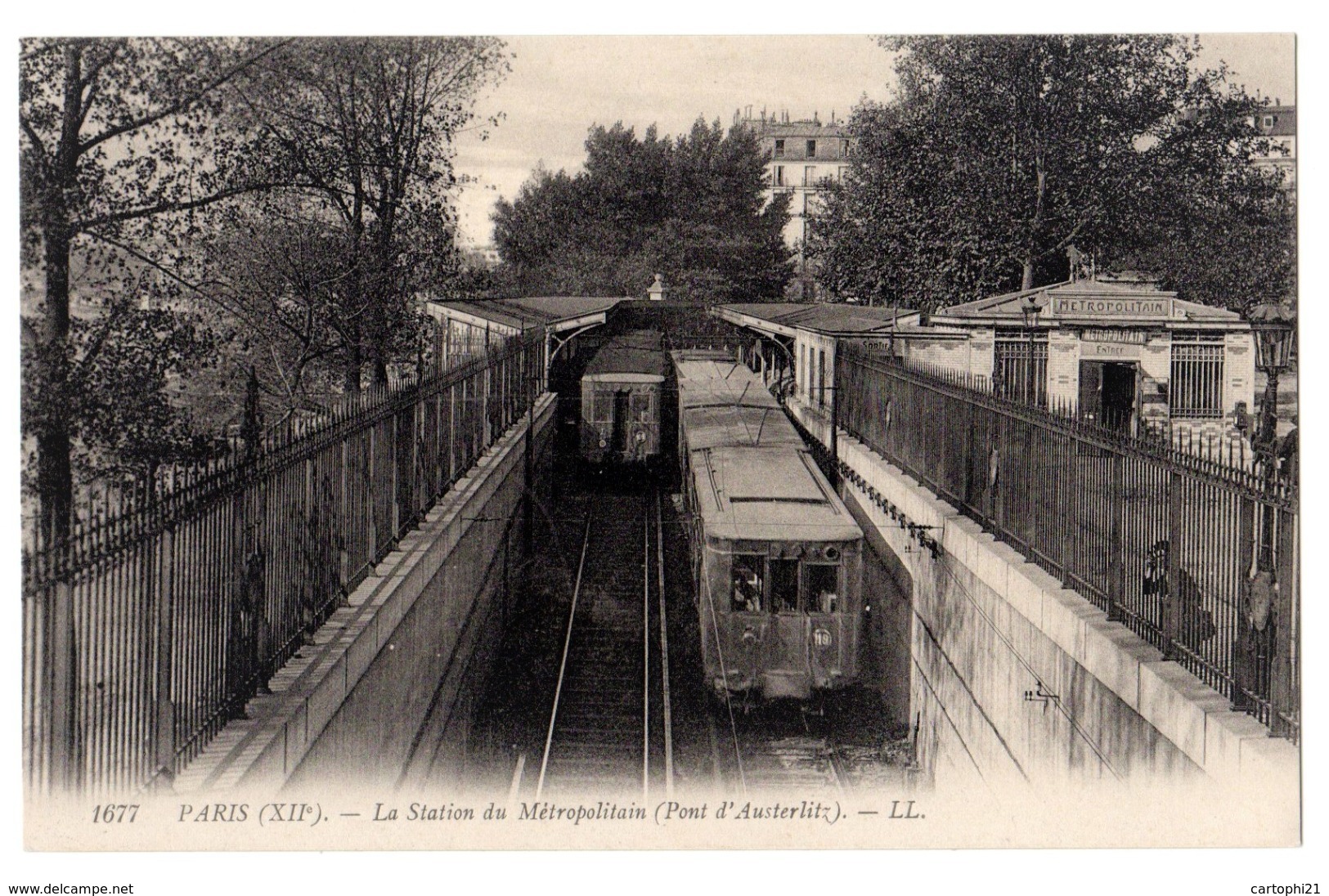 CPA 75 PARIS 13e Station Métropolitain AUSTERLITZ Rames De Métro Et Entrée Du METROPOLITAIN Ed. LL. N° 1677 - Distretto: 13