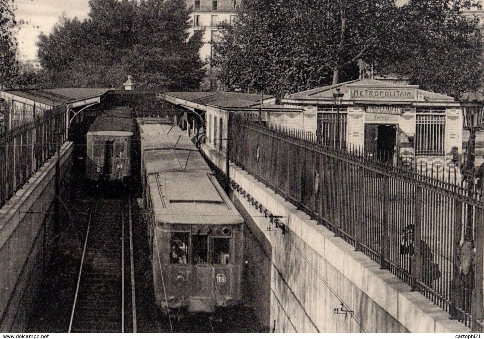 CPA 75 PARIS 13e Station Métropolitain AUSTERLITZ Rames De Métro Et Entrée Du METROPOLITAIN Ed. LL. N° 1677 - Arrondissement: 13