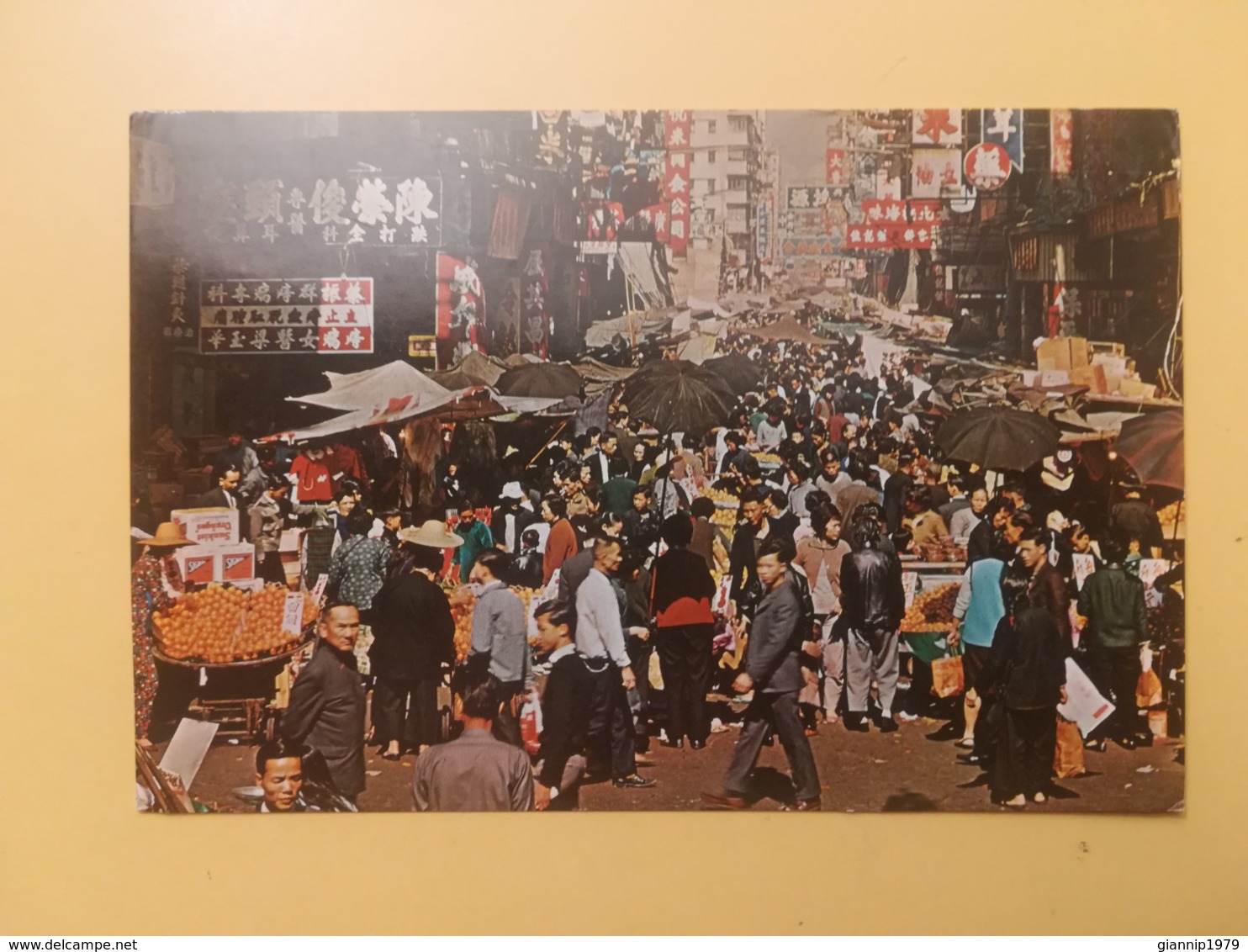 CARTOLINA POSTCARD HONG KONG 1976 MARKET EXISTING IN THE OPEN STREET BOLLO RARO ELISABETTA OBLITERE PAR GERMANY ANNULLO - Cina (Hong Kong)