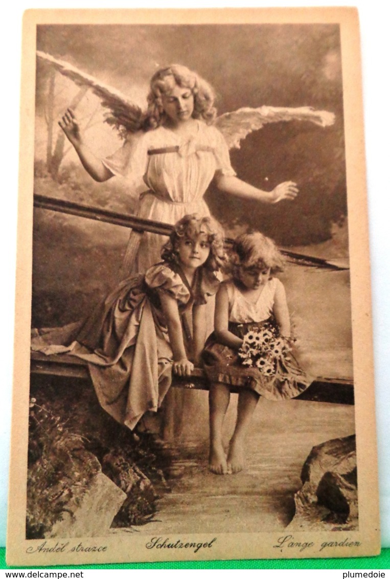 Cpa Photo ANGES , Bel ANGE GARDIEN De 2 ENFANTS Sur Une PASSERELLE  ANGEL GUARDIAN LOOKING CHILDREN OLD PC - Engel