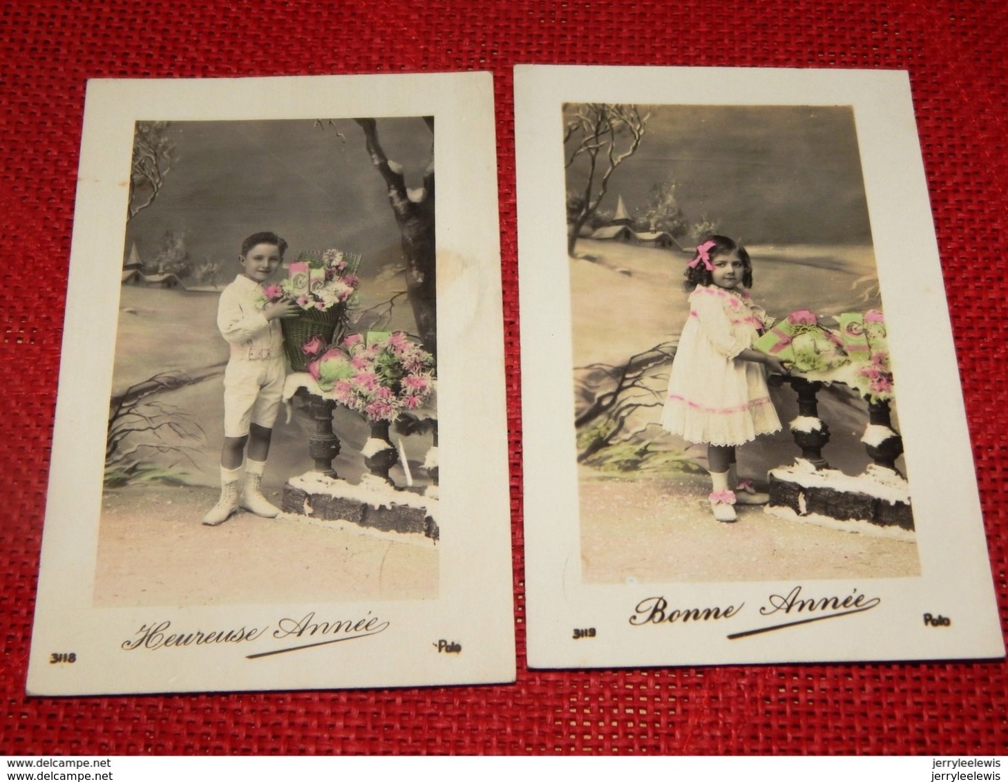 FANTAISIES - ENFANTS  -  Lot De 2 Cartes  Garçon Et Petite Fille Dans Un Décor Campagnard - Groupes D'enfants & Familles