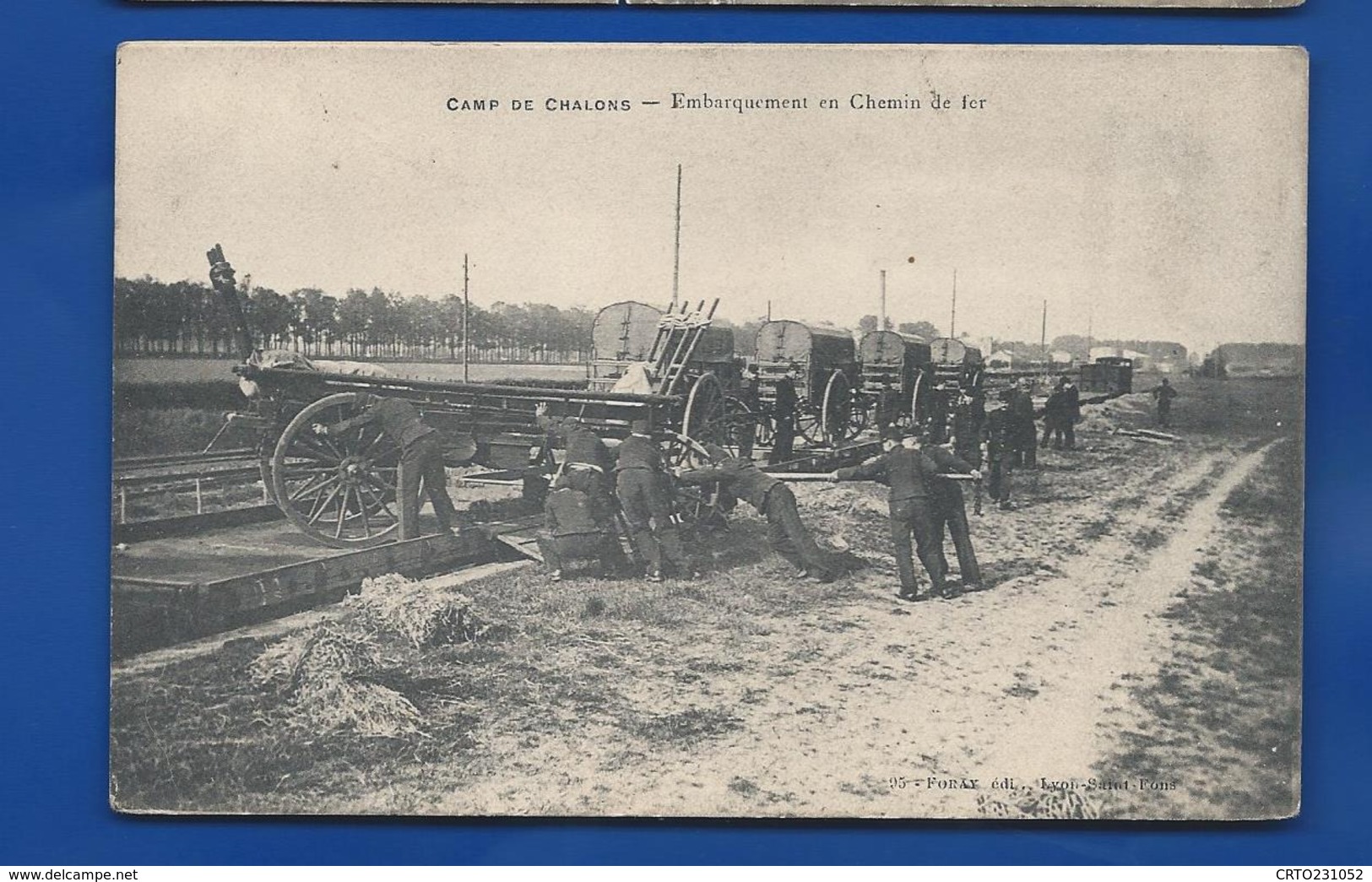 Camp De Chalons  Embarquement En Chemin De Fer      Animées - Manöver