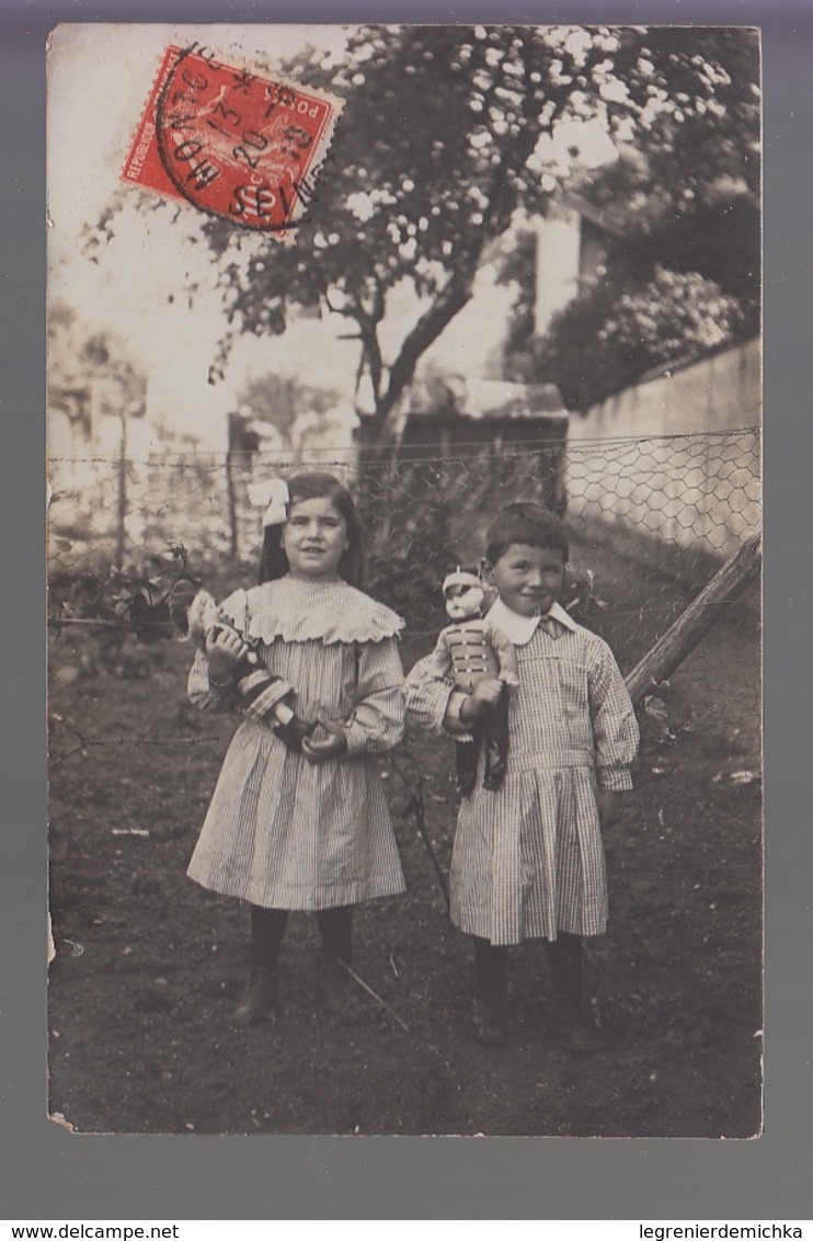 CARTE POSTALE PHOTO - Deux Fillettes Avec Poupées - Photographie