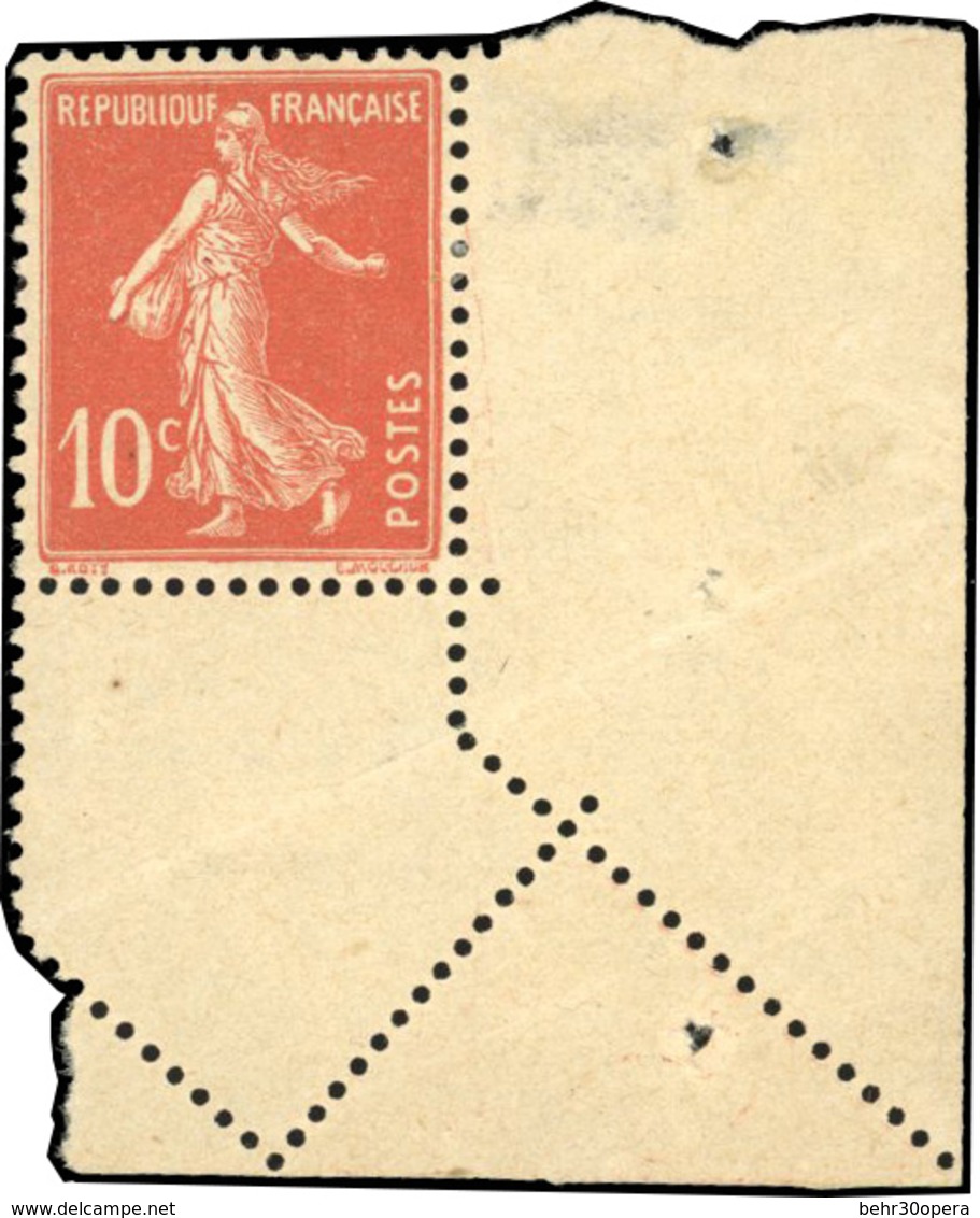 * N°135, 10c. Rouge. Coin De Feuille Avec Variété De Piquage Par Pliage. TB. - Otros & Sin Clasificación