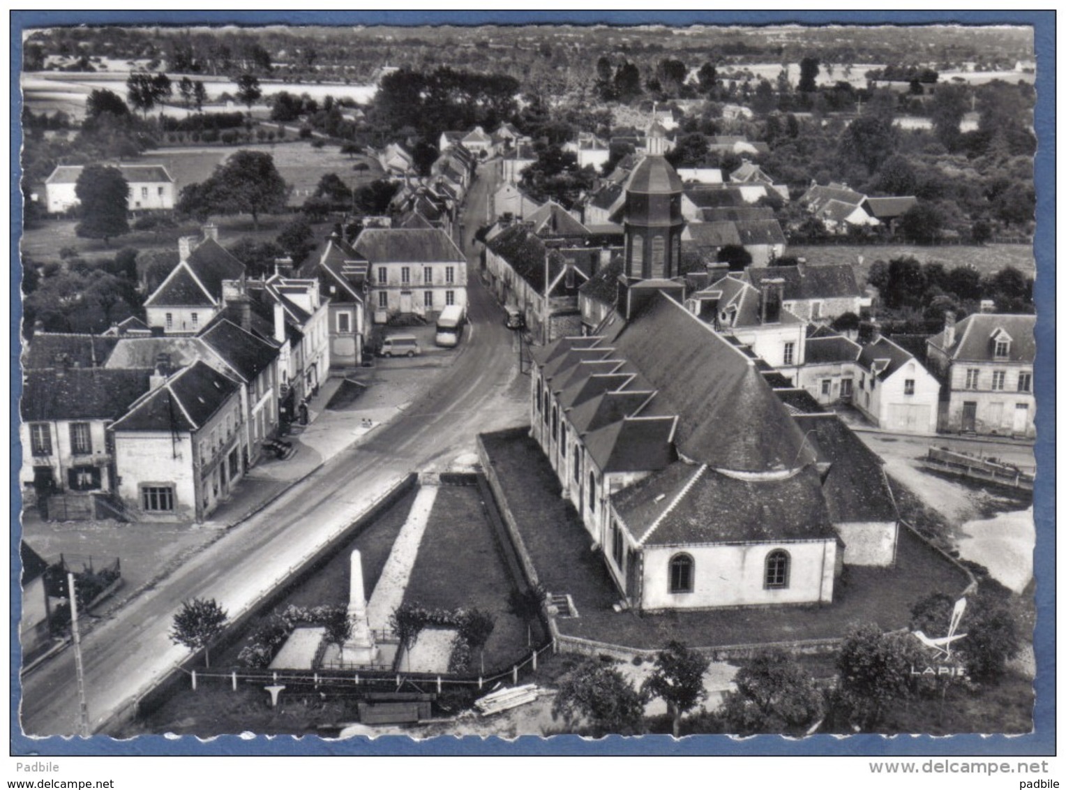 Carte Postale 61. Bazoches-sur-Hoëne  Vue D'avion  Trés  Beau Plan - Bazoches Sur Hoene