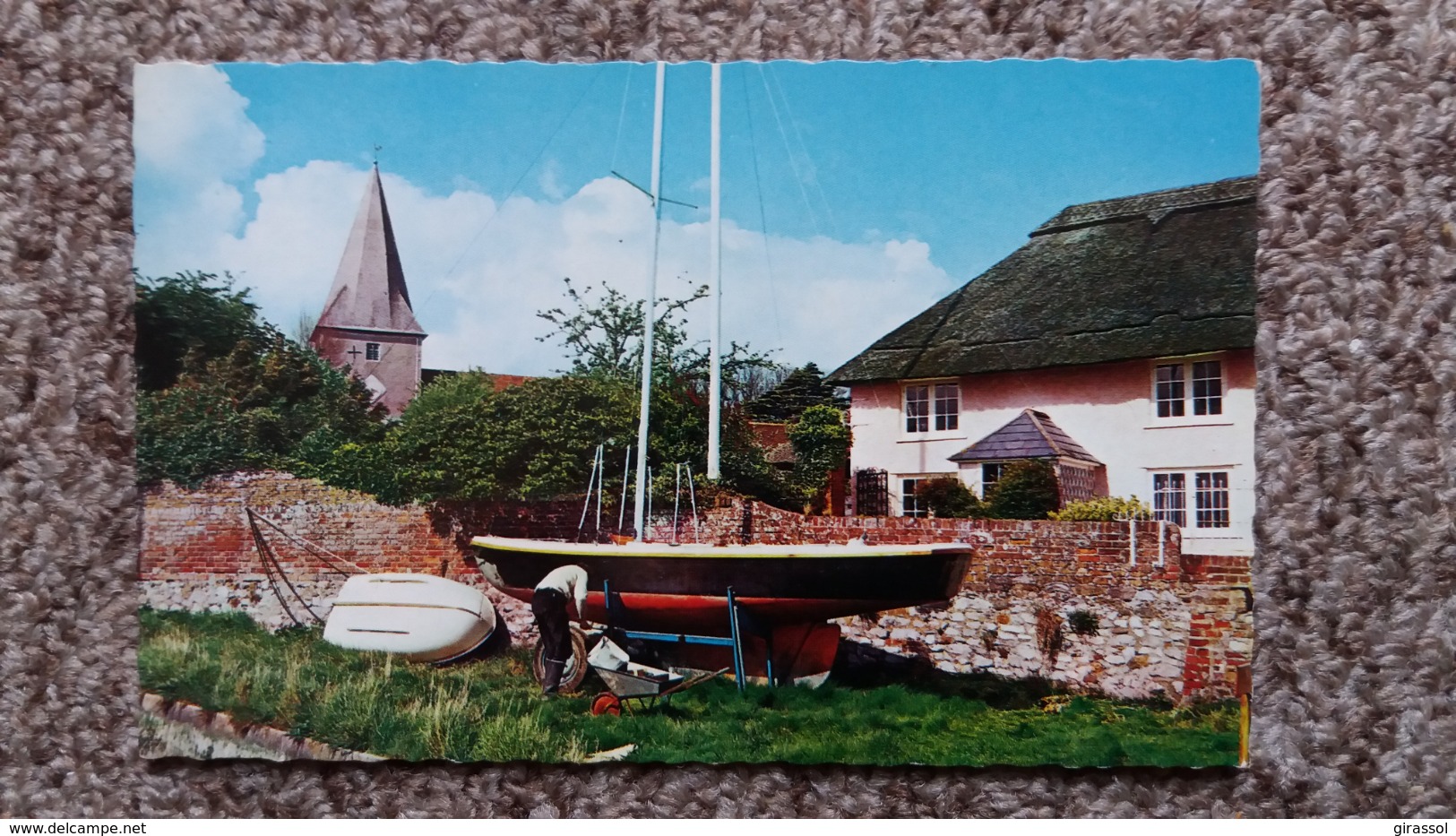 CPSM BOSHAM SUSSSEX BATEAU VOILIER EN TRAIN D ETRE REPEINT BOAT PHOTO JOHN PULLEN - Chichester