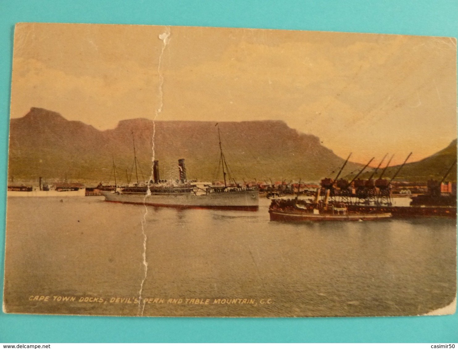 CAPE TOWN DOCKS,  DEVIL'S PERK AND TABLE MOUNTAIN - Afrique Du Sud