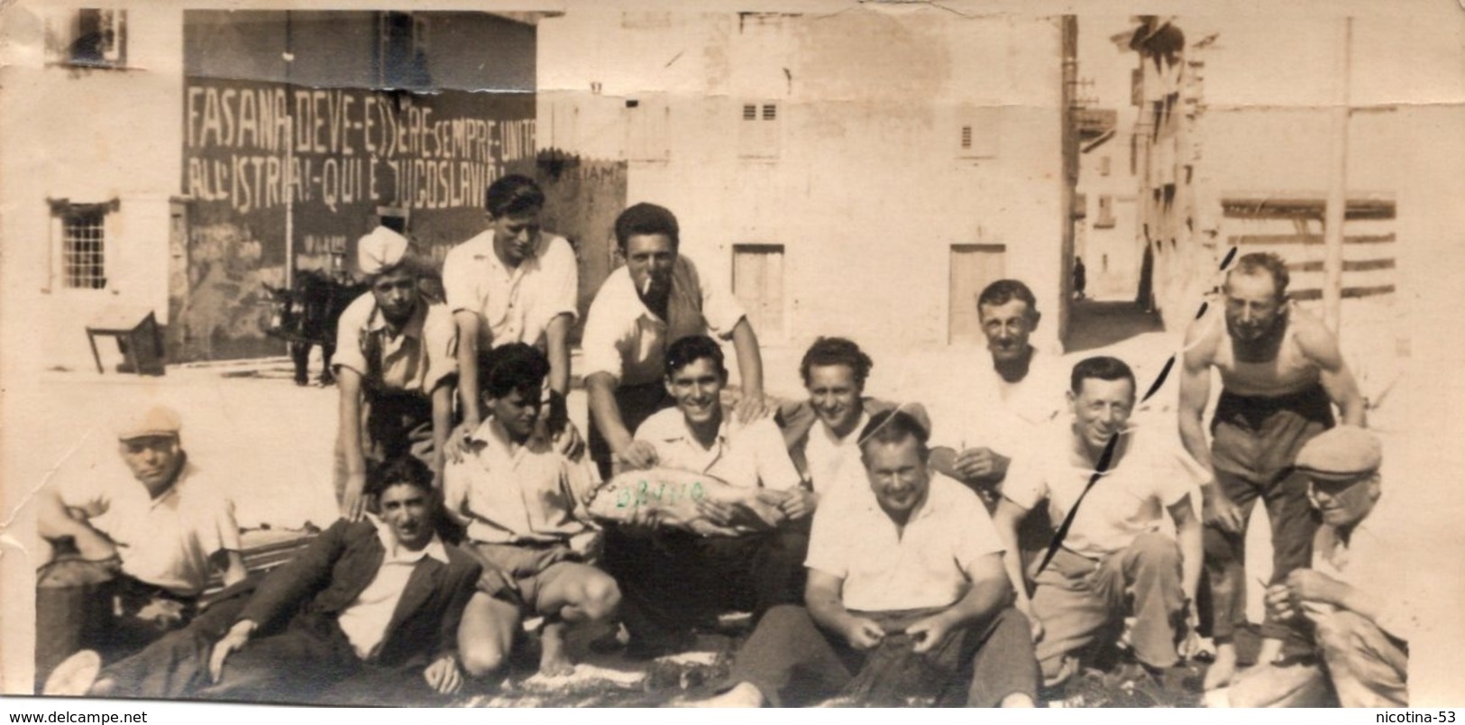 FO-00191- FOTO AUTENTICA -FOTO DI GRUPPO A FASANA " CROAZIA " ANNI 30 - Anonyme Personen