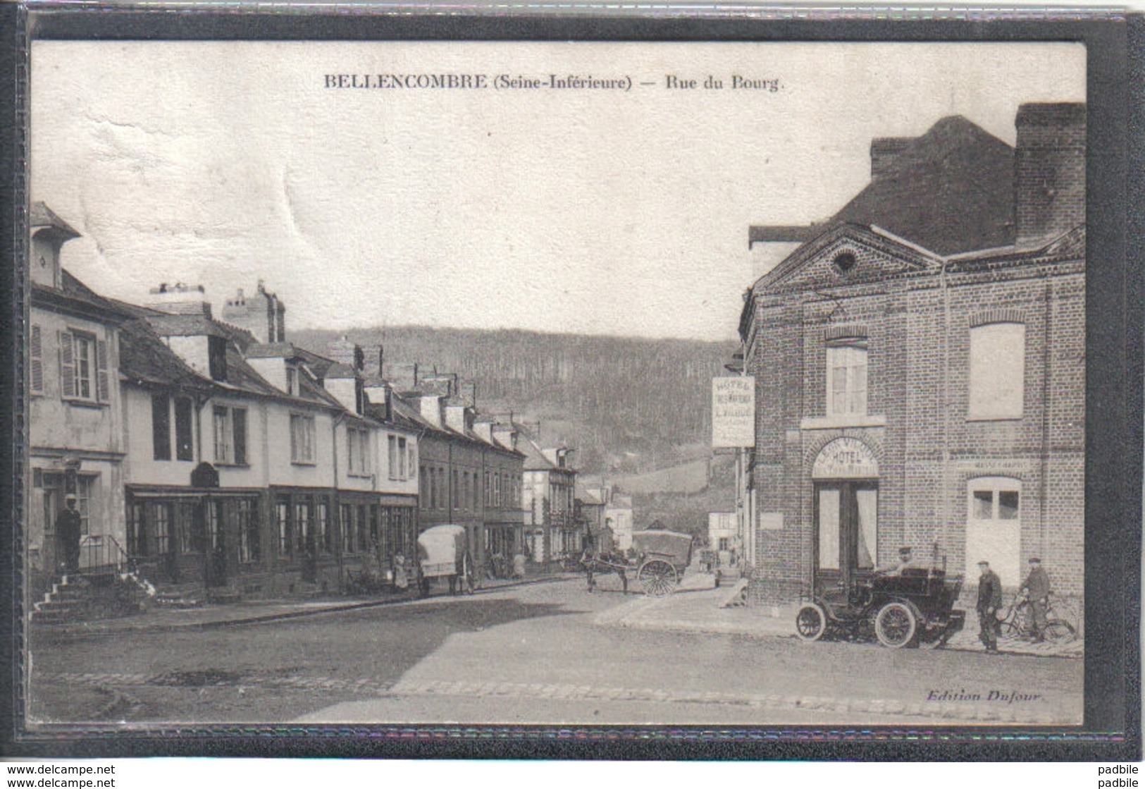 Carte Postale 76. Bellencombre  Hotel Des Trois Marteaux  Tacot Rue Du Bourg Très Beau Plan - Bellencombre