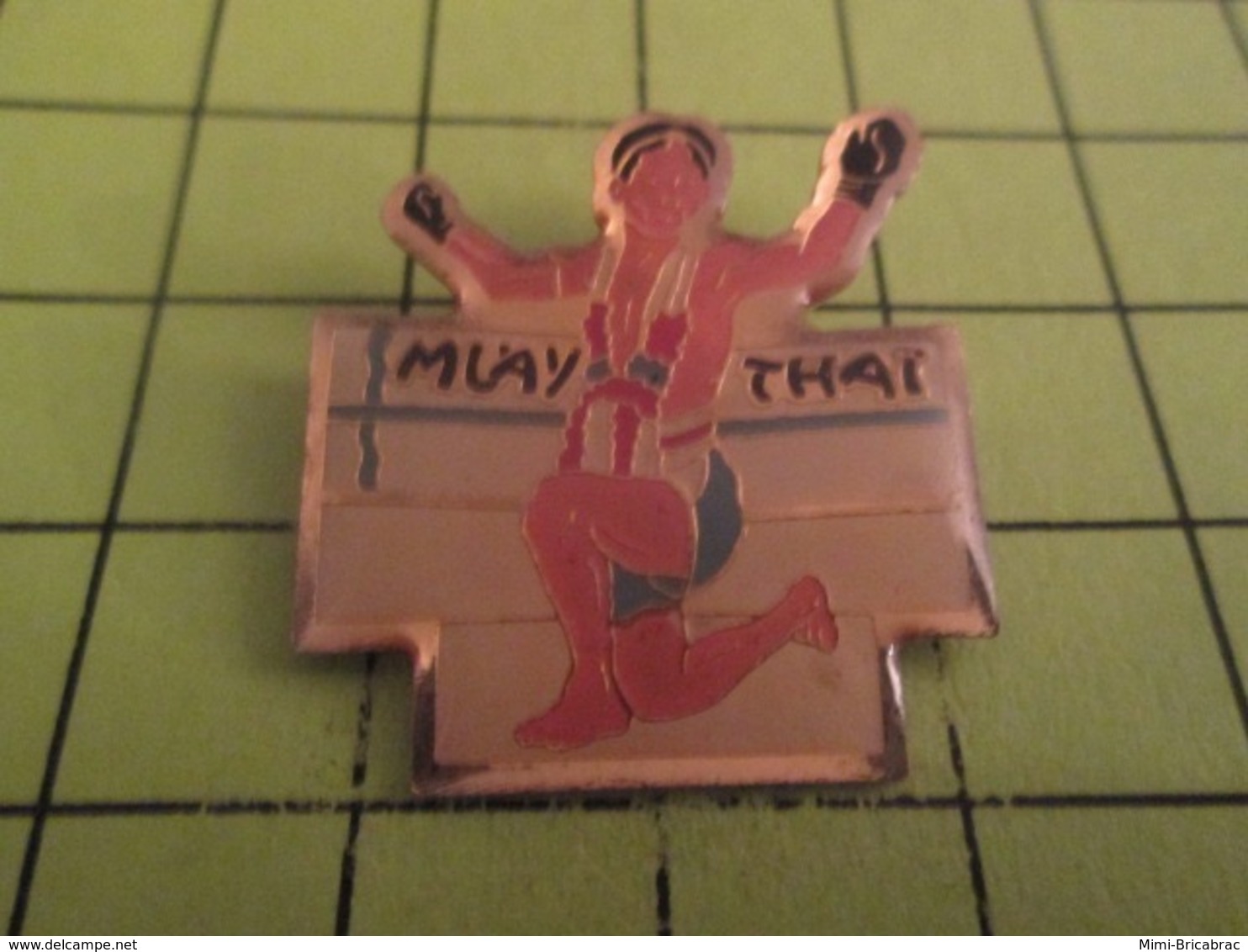 810D Pin's Pins / Beau Et Rare / THEME : SPORTS / BOXE THAILANDAISE MUAY THAI - Boksen