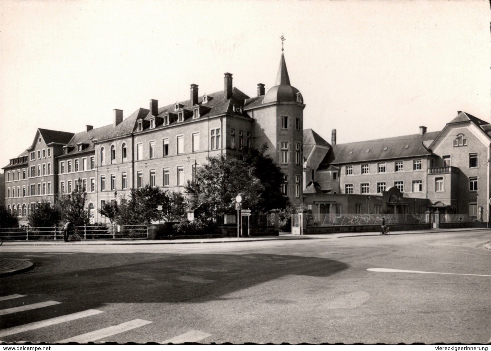 ! Moderne Ansichtskarte Ettelbrück, Pensionat, Luxemburg, Luxembourg - Ettelbruck