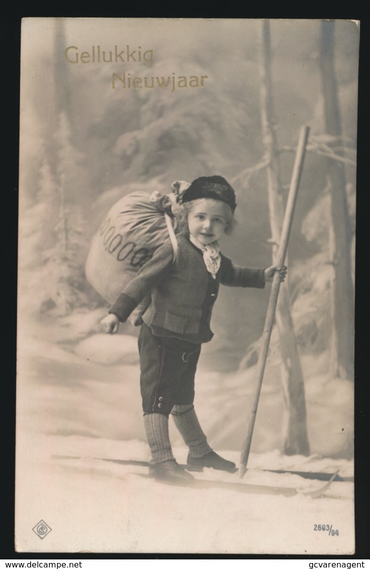 FOTOKAART  CARTE PHOTO   JONGEN MET SKI'S EN ZAK GELD   GELUKKIG NIEUWJAAR - Altri & Non Classificati