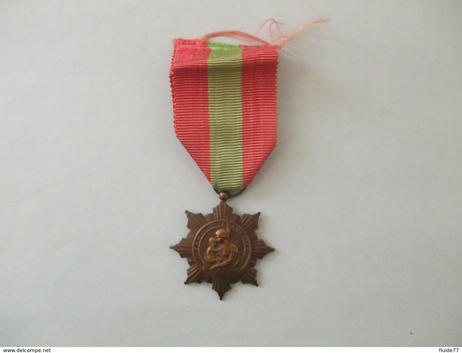 @  FRANCE ,Médaille Civile - " Famille Française - La Patrie Reconnaissante " Ministère De La Santè Publique @ - Andere & Zonder Classificatie