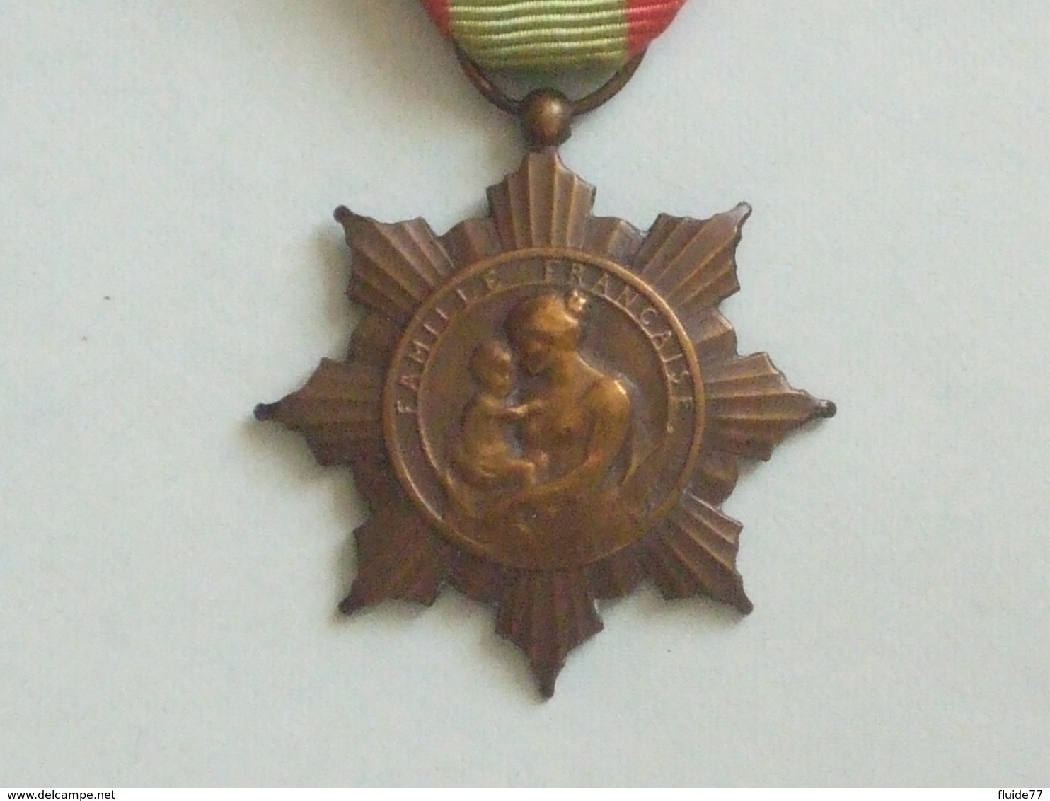 @  FRANCE ,Médaille Civile - " Famille Française - La Patrie Reconnaissante " Ministère De La Santè Publique @ - Andere & Zonder Classificatie