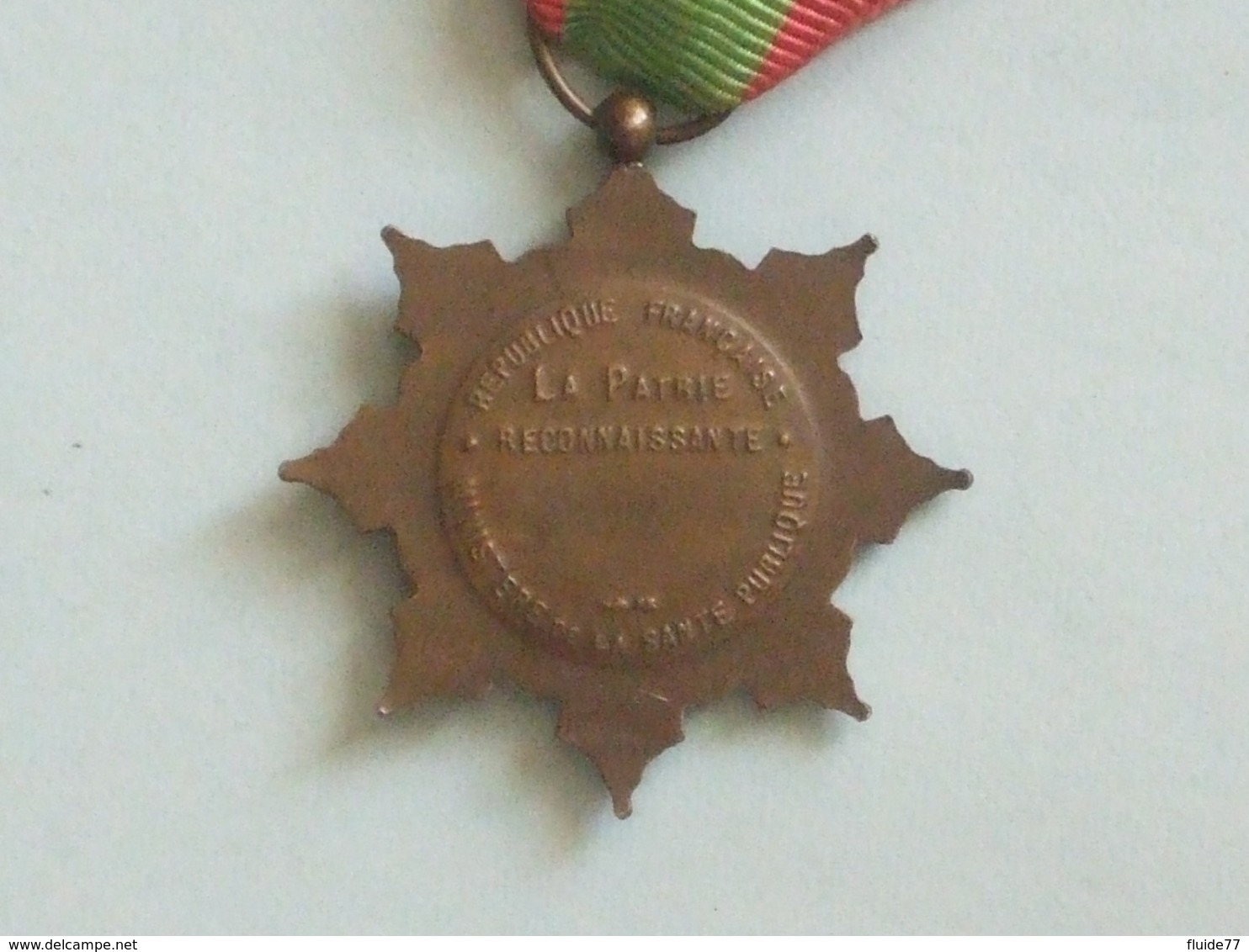 @  FRANCE ,Médaille Civile - " Famille Française - La Patrie Reconnaissante " Ministère De La Santè Publique @ - Other & Unclassified