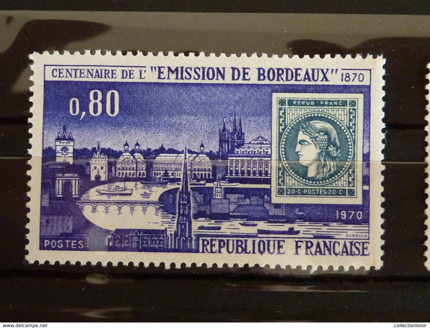 ALBUM CONTENANT 310 TIMBRES DE FRANCE ET DU MONDE ( 51 photos )