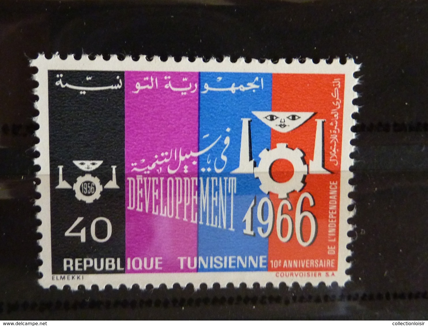 ALBUM CONTENANT 310 TIMBRES DE FRANCE ET DU MONDE ( 51 photos )