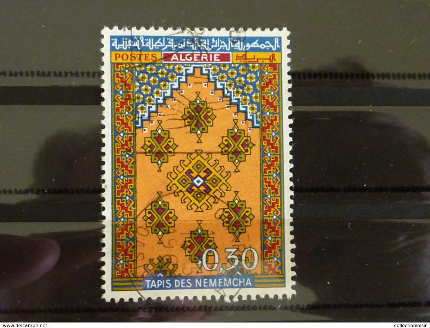 ALBUM CONTENANT 310 TIMBRES DE FRANCE ET DU MONDE ( 51 photos )