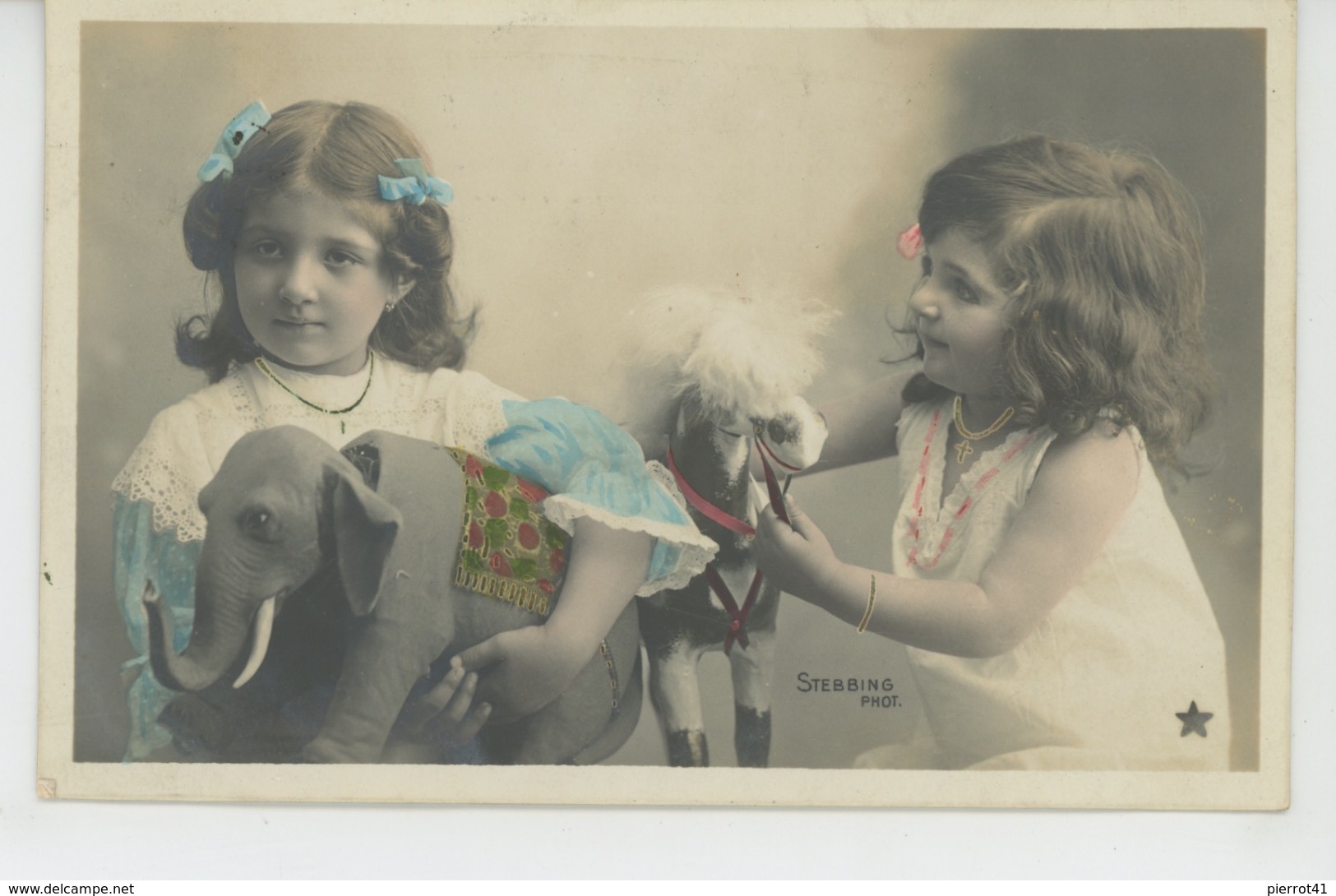 ENFANTS - LITTLE GIRL - MAEDCHEN - Jolie Carte Fantaisie Portrait Fillettes Avec Jouets Cheval Et éléphant - Abbildungen