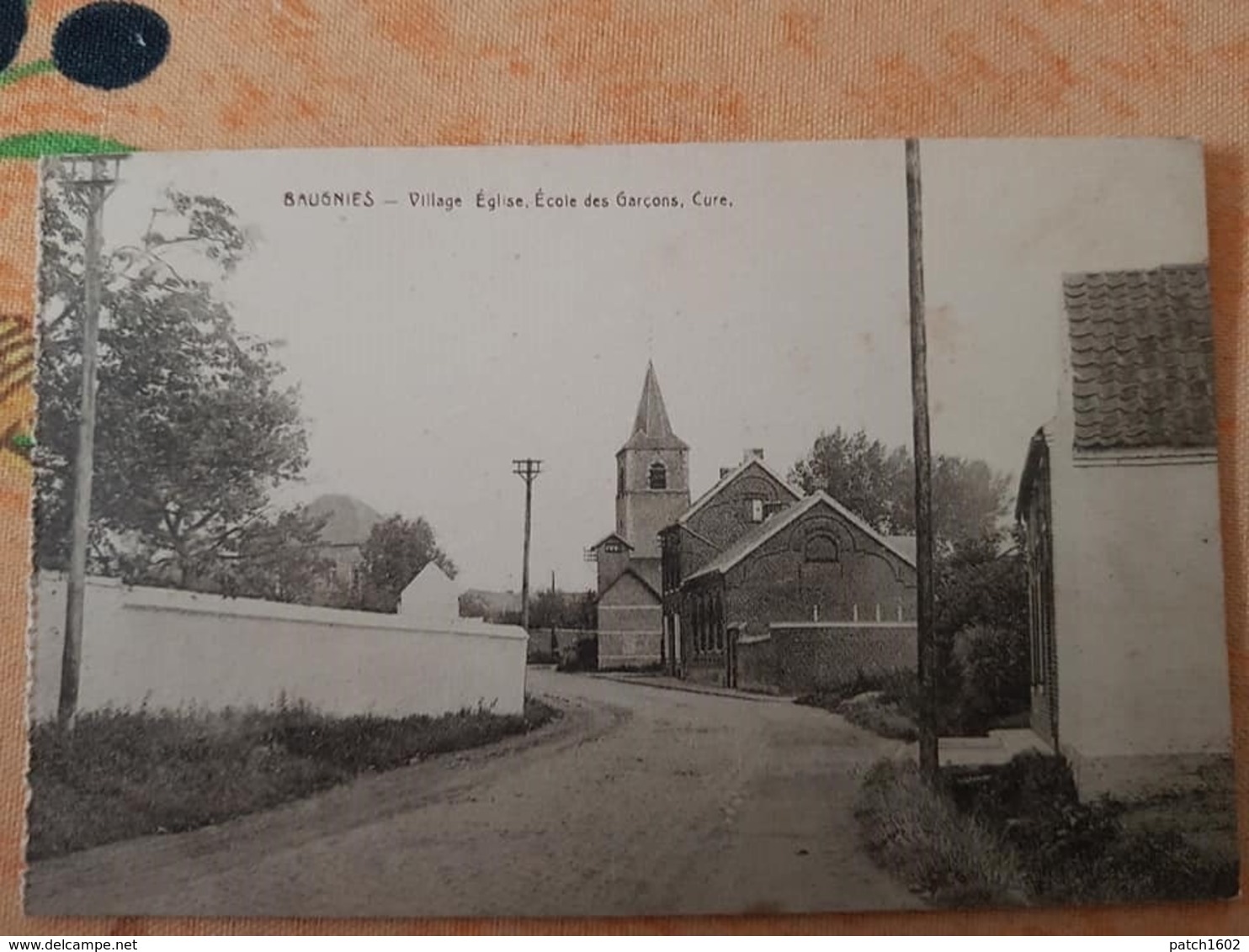 BAUGNIES  Village ,église ,école Des Garçons ,cure - Peruwelz