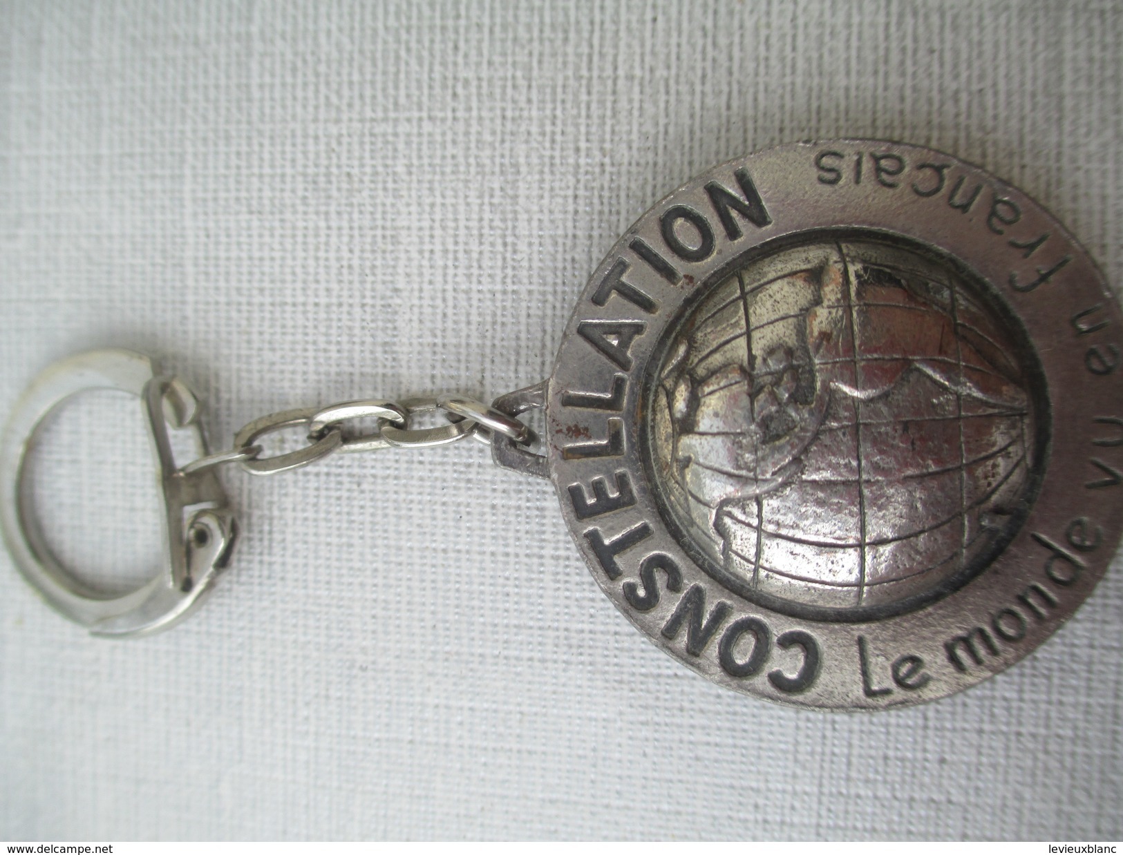 Porte-clé Métallique/Presse /Revue Mensuelle/ Constellation, Le Monde Vu En Français /Années 1960-1970  POC233 - Key-rings