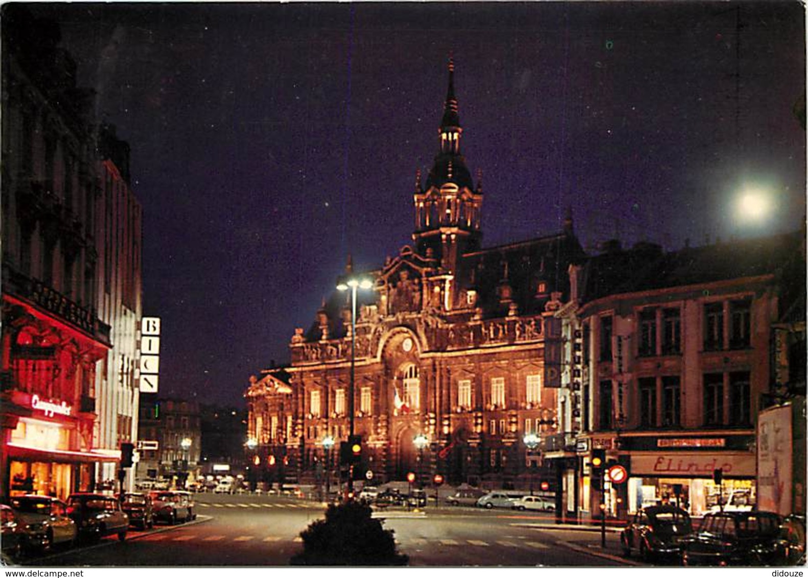 59 - Roubaix - Les Illuminations : L'Hôtel De Ville - Automobiles - Vue De Nuit - Voir Scans Recto-Verso - Roubaix