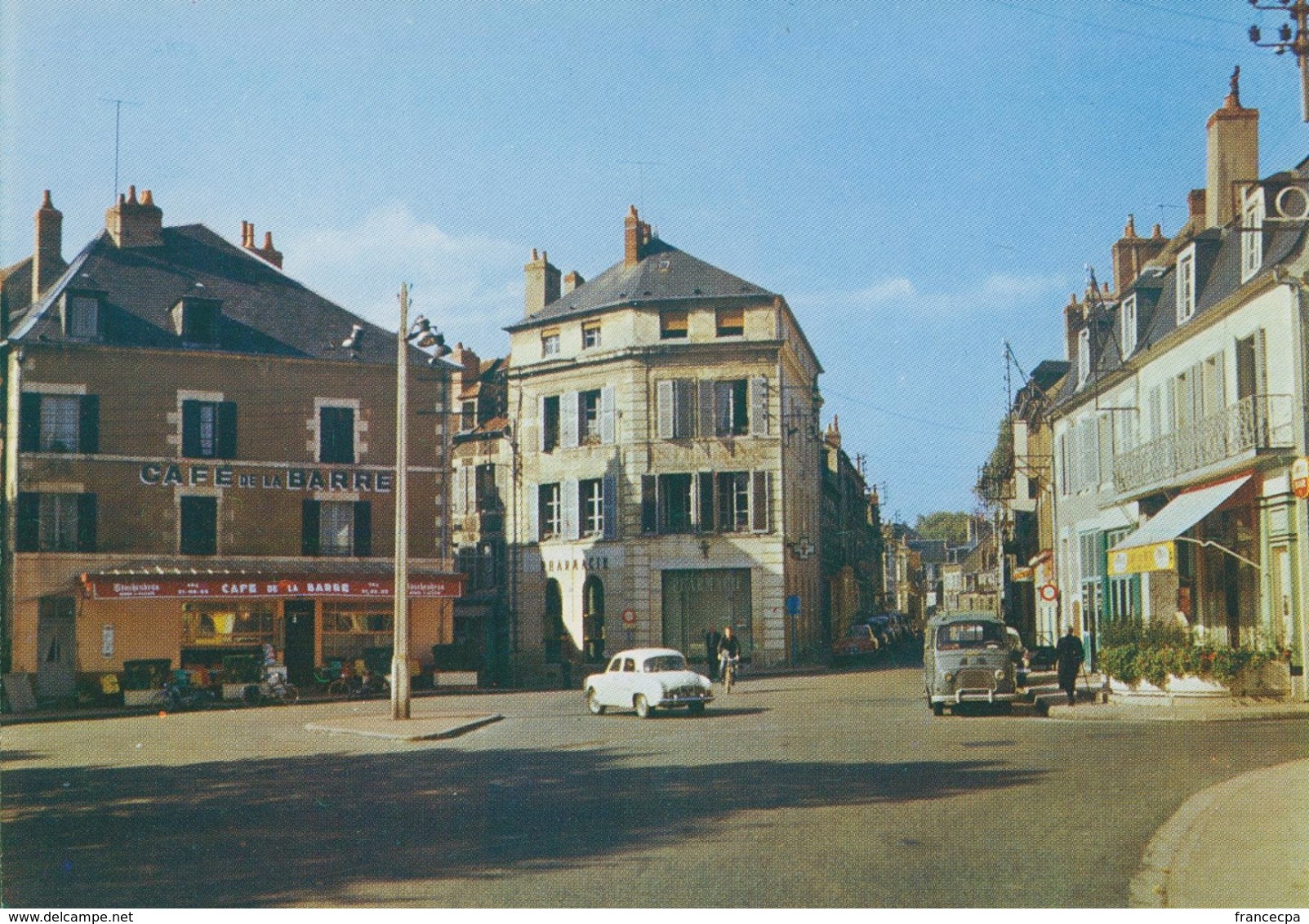 58-150 - NIEVRE - NEVERS - Place Chaméane -  3 Cartes - Nevers