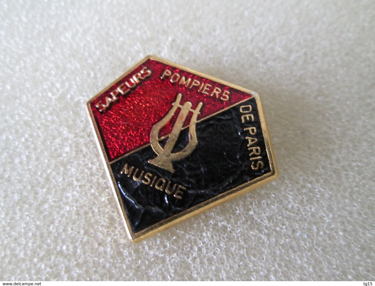 PIN'S   SAPEURS  POMPIERS  PARIS  MUSIQUE  Email  Grand Feu - Brandweerman