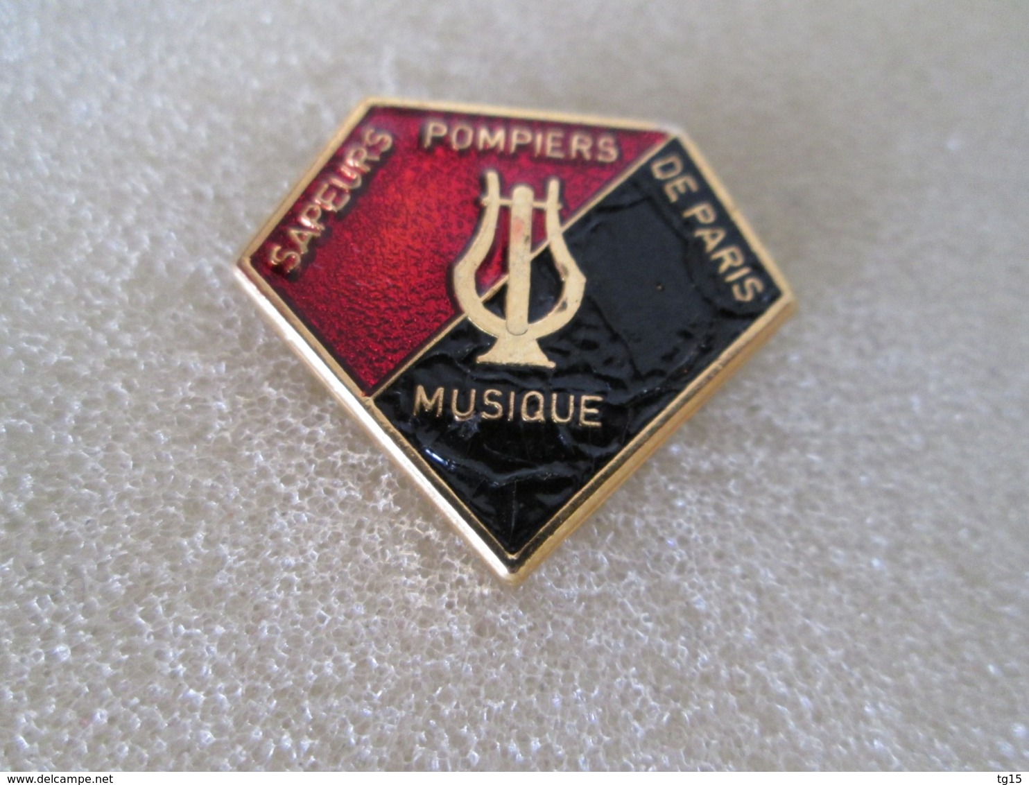 PIN'S   SAPEURS  POMPIERS  PARIS  MUSIQUE  Email  Grand Feu - Brandweerman