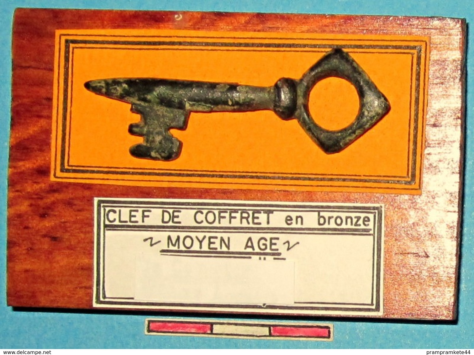 Clef De Coffret En Bronze. Moyen Âge. - Archéologie