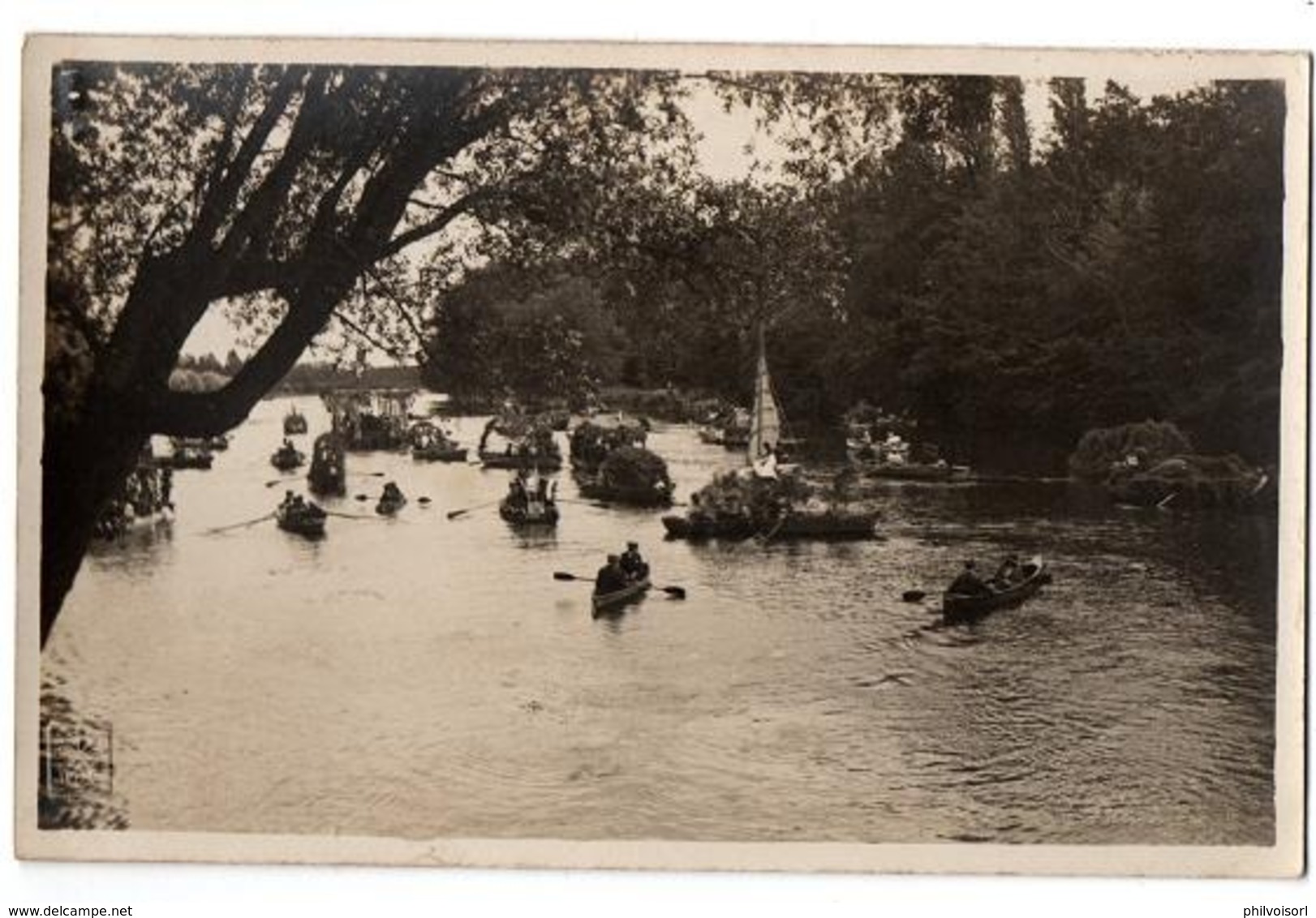 OLIVET CORSO FLEURI EN BARQUE SUR LE LOIRET CARTE PHOTO TRES ANIMEE - Altri & Non Classificati