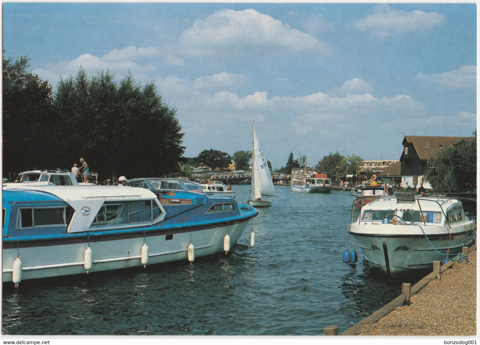 Boats On The River At Wroxham, Norfolk Broads. Unposted - Autres & Non Classés