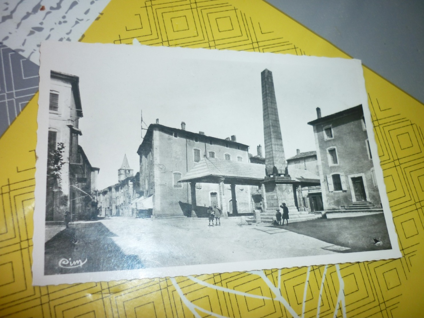 Carte Postale Ardèche Villeneuve De Berg Place De L'Obélisque - Altri & Non Classificati