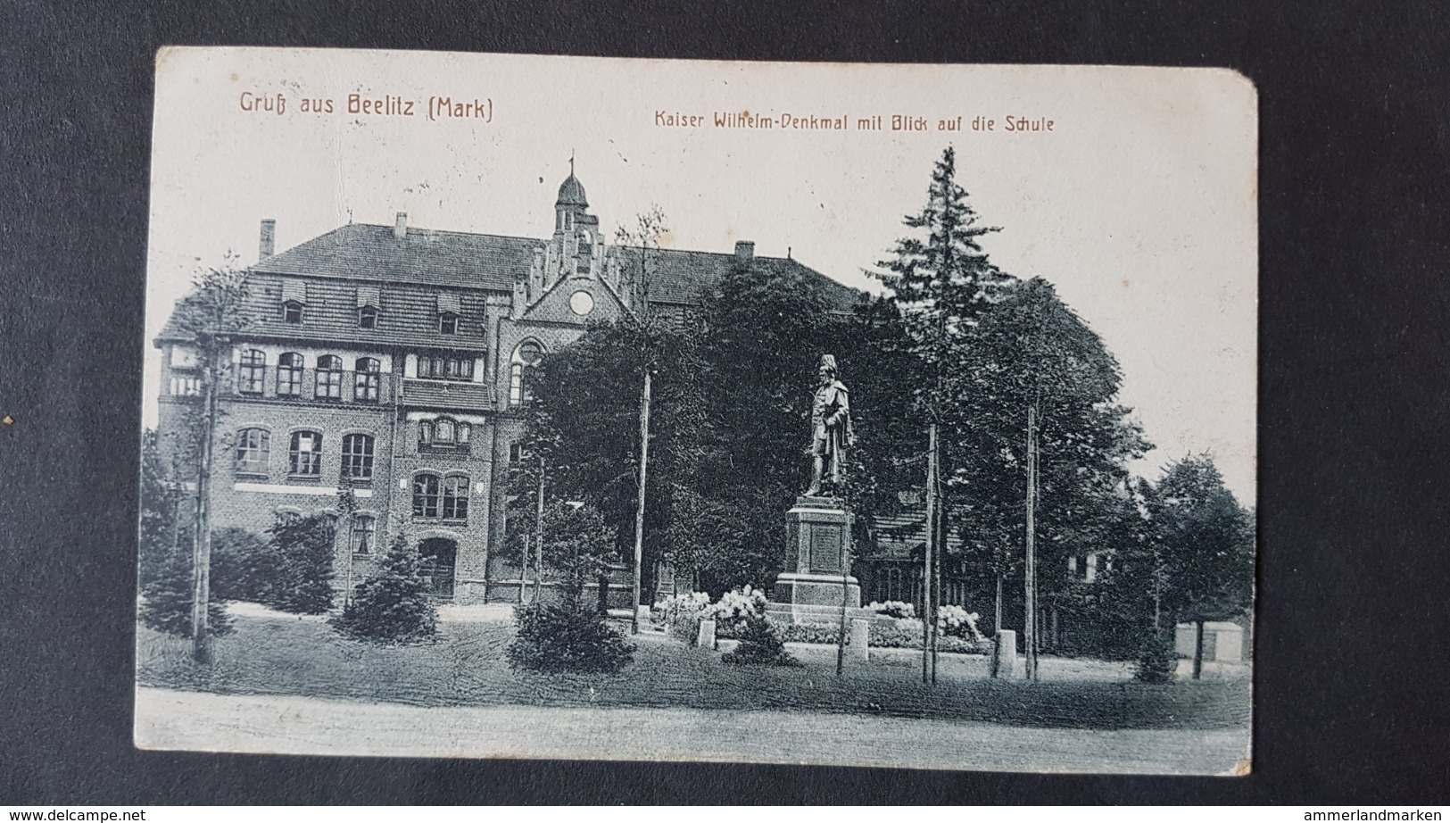 Beelitz Mark, Kaiser Wilhelm Denkmal Mit Blick Auf Die Schule , Gelaufen - Beelitz