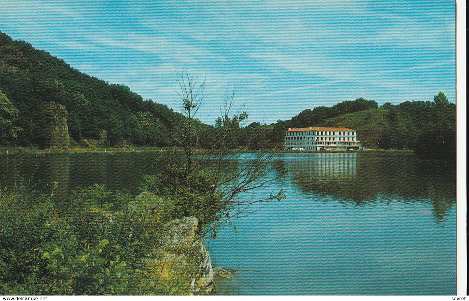 CHANTONNAY. - Les Rives Du Lac Et L'Hôtel Du Moulin Neuf . - Chantonnay