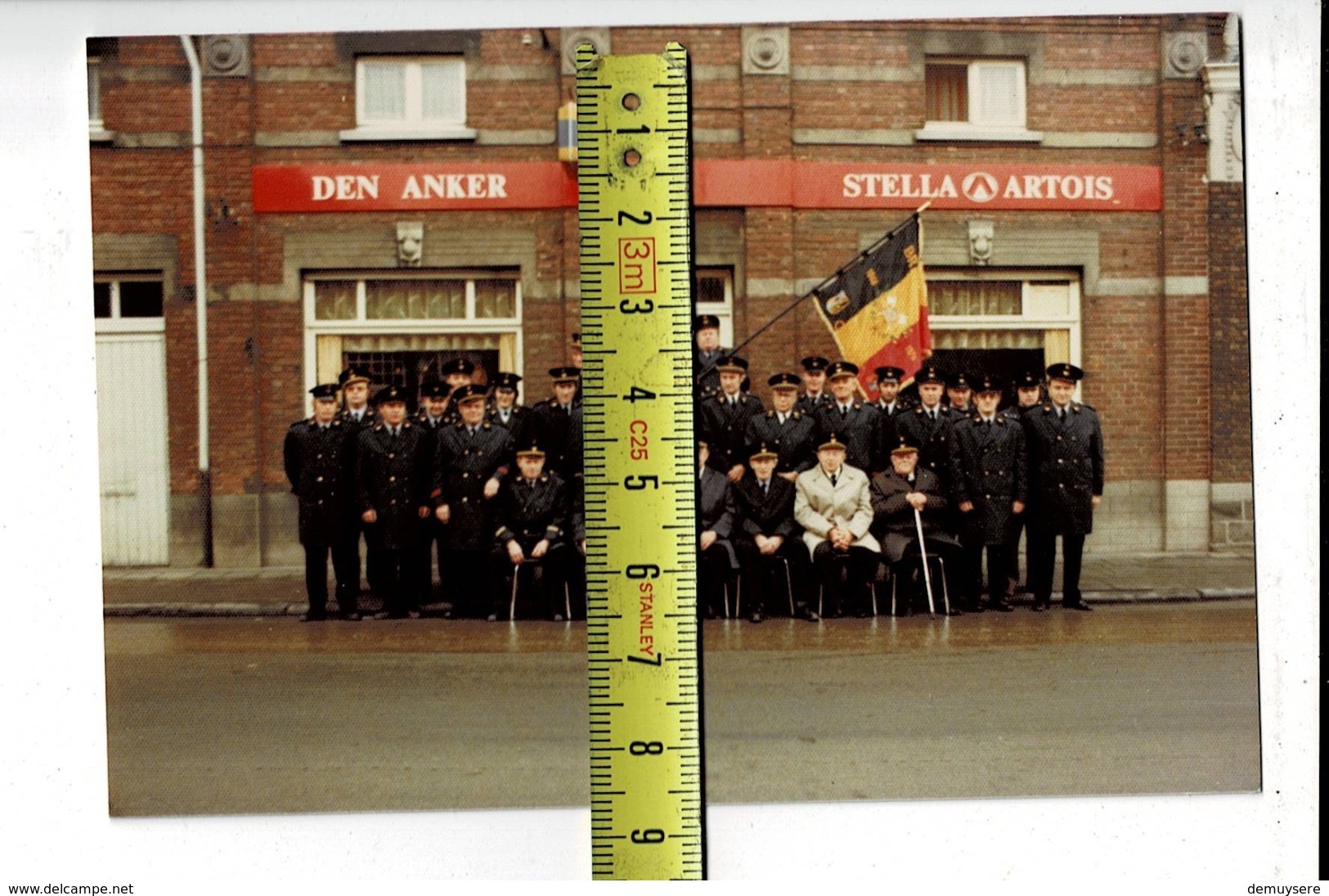 52102 - GELUWE CAFE DEN ANKER MET BRANDWEER KORPS - FOTO - Wervik