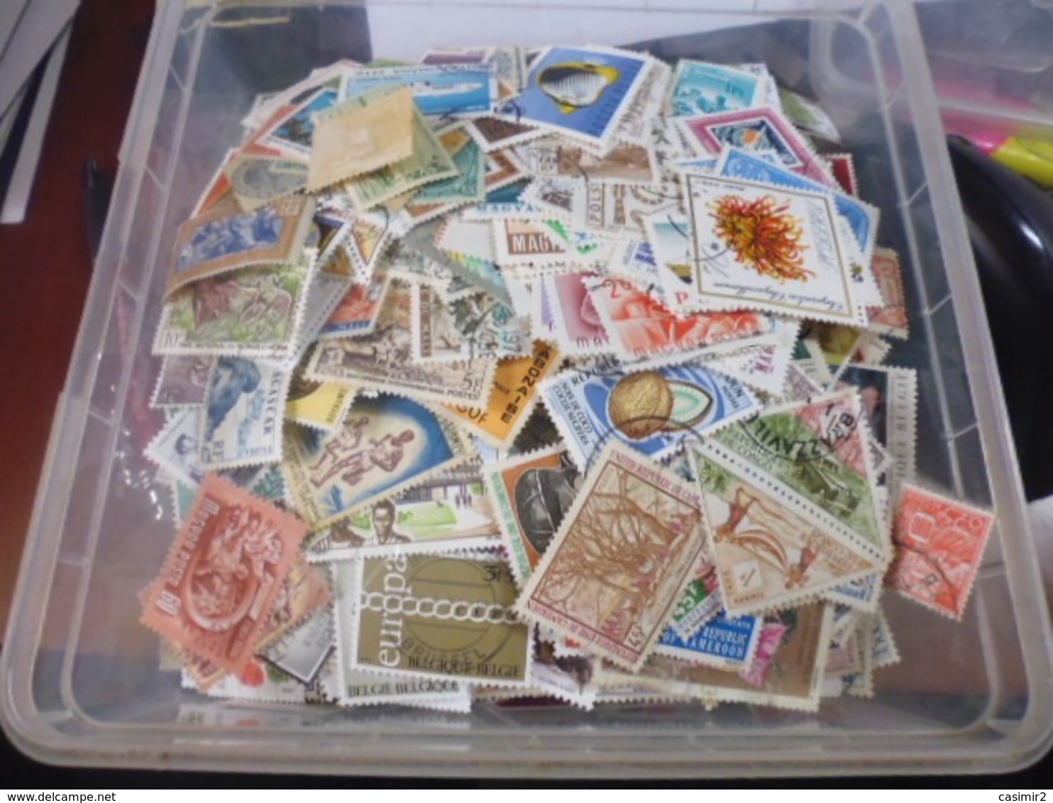 PROMOTION//////////////BOITE COMPLETE TIMBRES MONDE TOUS DECOLLES - Vrac (min 1000 Timbres)