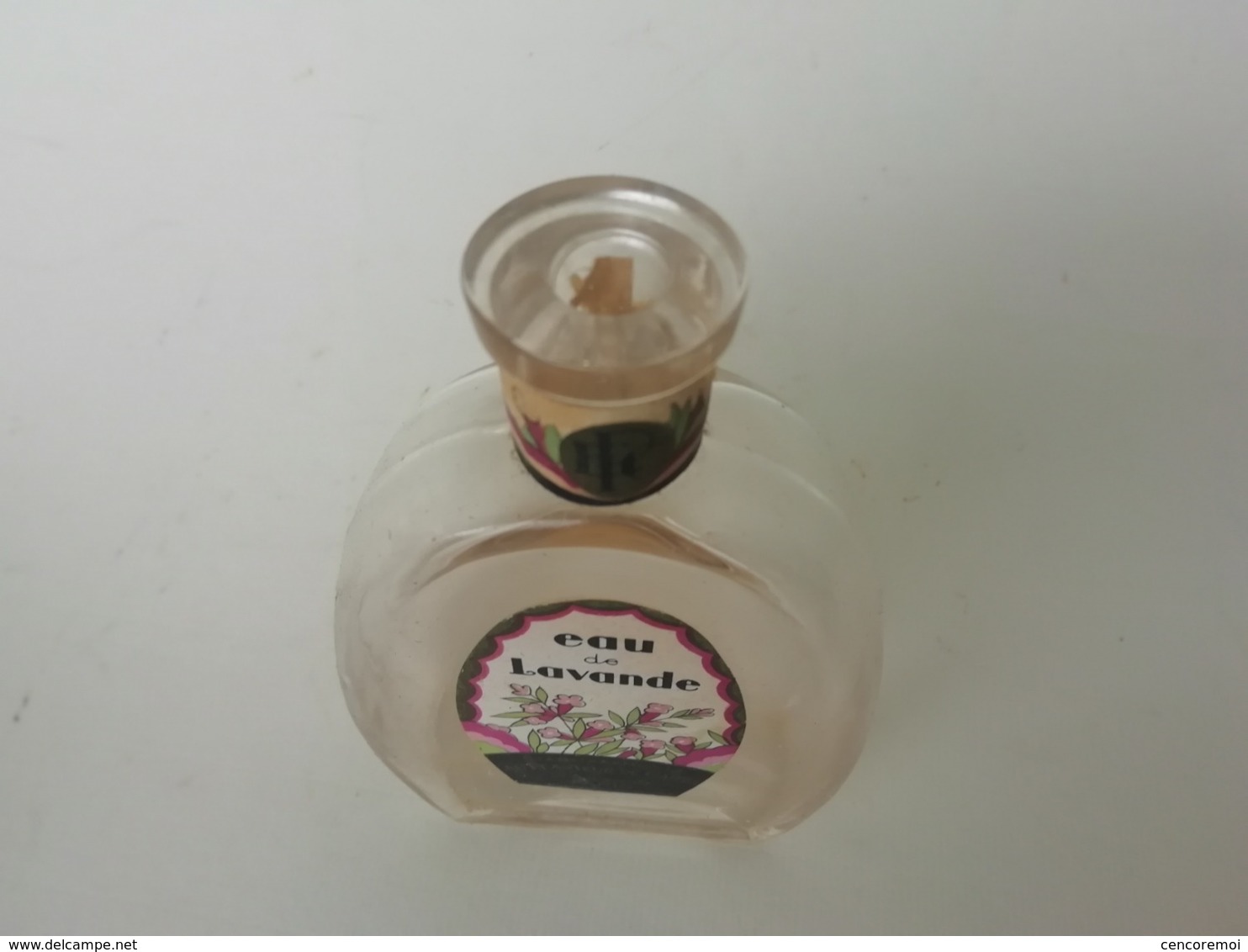 Flacon à Parfum Ancien En Verre Soufflé Eau De Lavande Au Planteur De Caïffa, Paris - Flacons (vides)