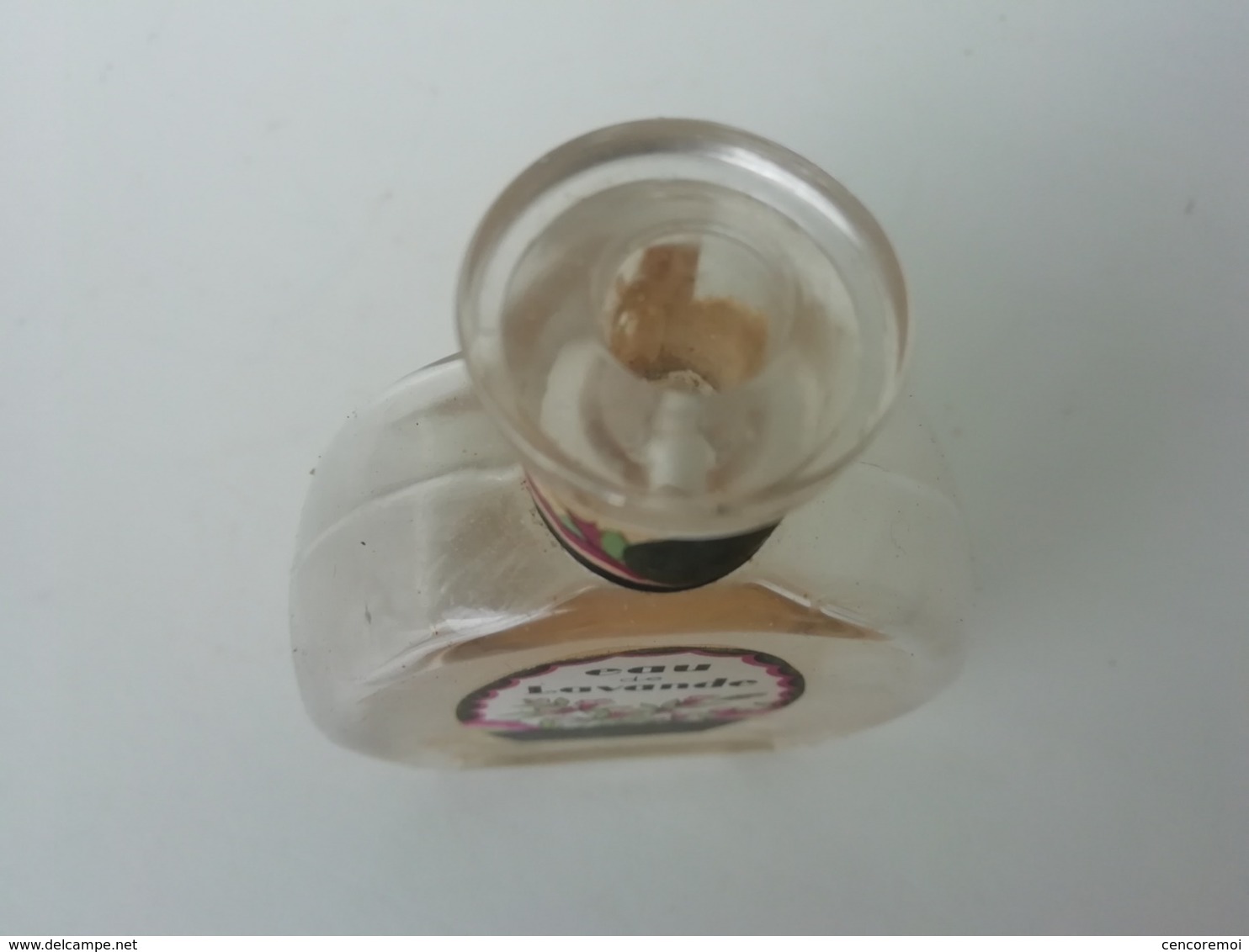 flacon à parfum ancien en verre soufflé eau de lavande au planteur de Caïffa, Paris