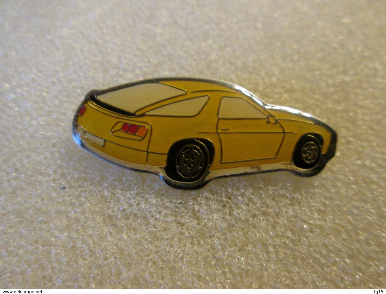 PIN'S   PORSCHE  928 S - Porsche