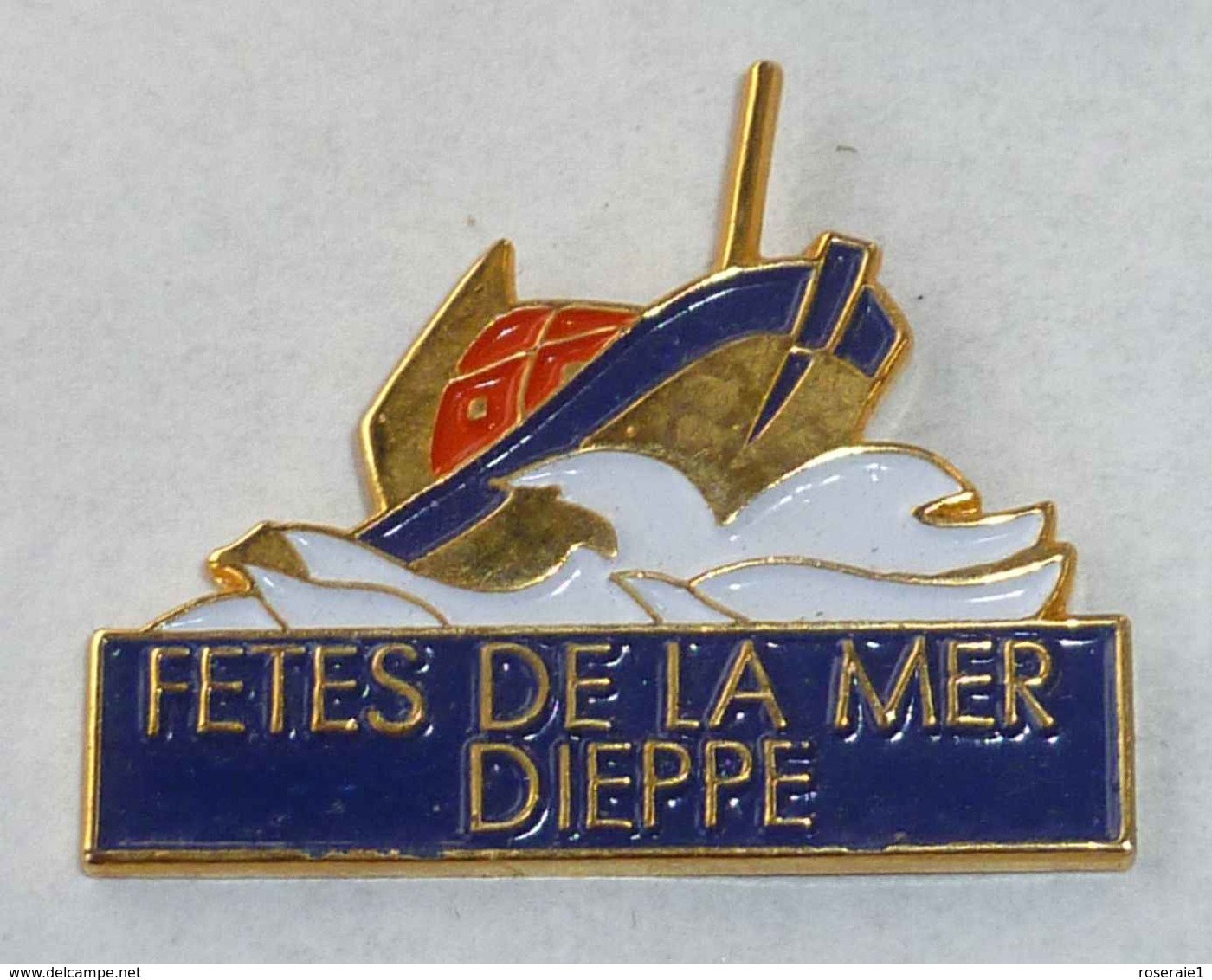 Pin's BATEAU, FETE DE LA MER, A DIEPPE - Barcos