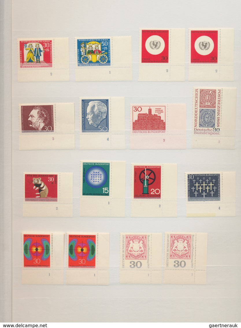 Bundesrepublik Deutschland: 1958/1990, Postfrische Partie Von Ca. 316 Bogenecken Rechts Unten Mit FO - Sammlungen