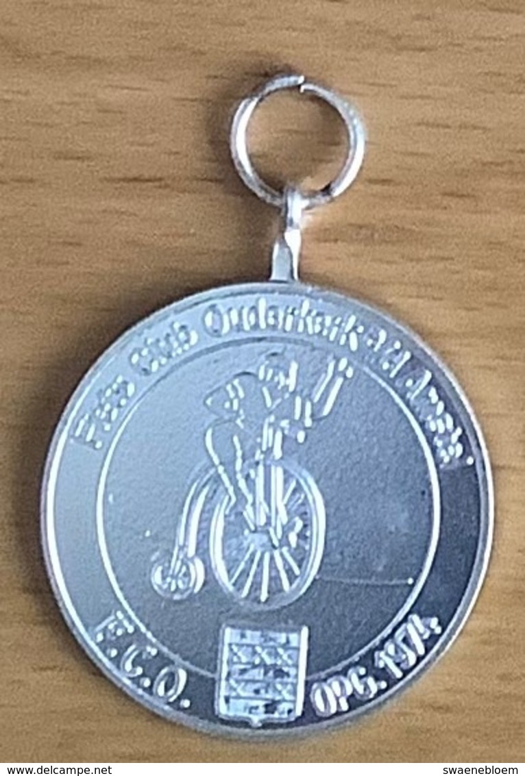 NL.- Medaille Van De Fiets Driedaagse 1987. Fiets Club Ouderkerk A/d Amstel. F.C.O.. Opgericht In 1974. - Sonstige & Ohne Zuordnung